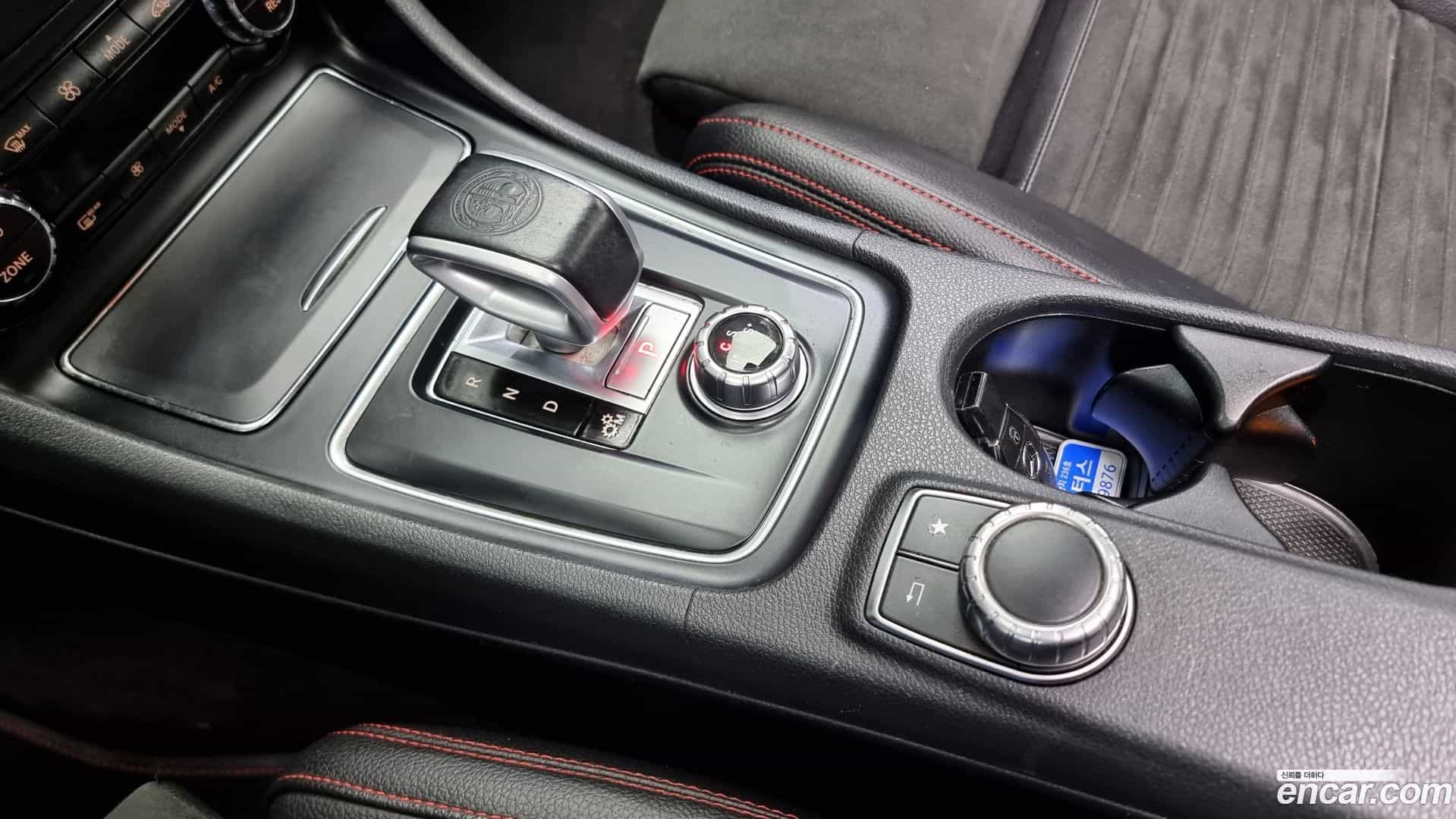 GLA-Class Mercedes-Benz 2019.5-INNER-009