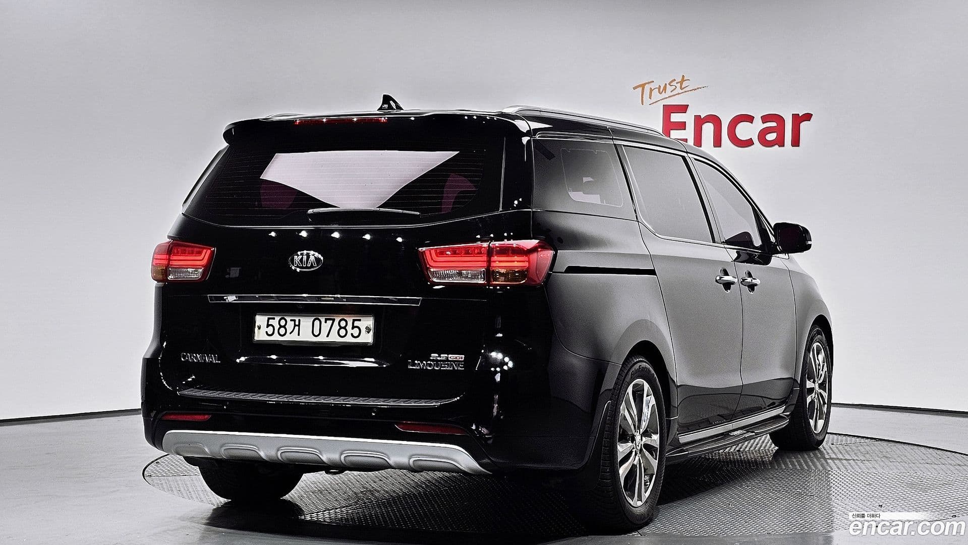 Main__Slider__Photo:Canival Kia 2015.10-0