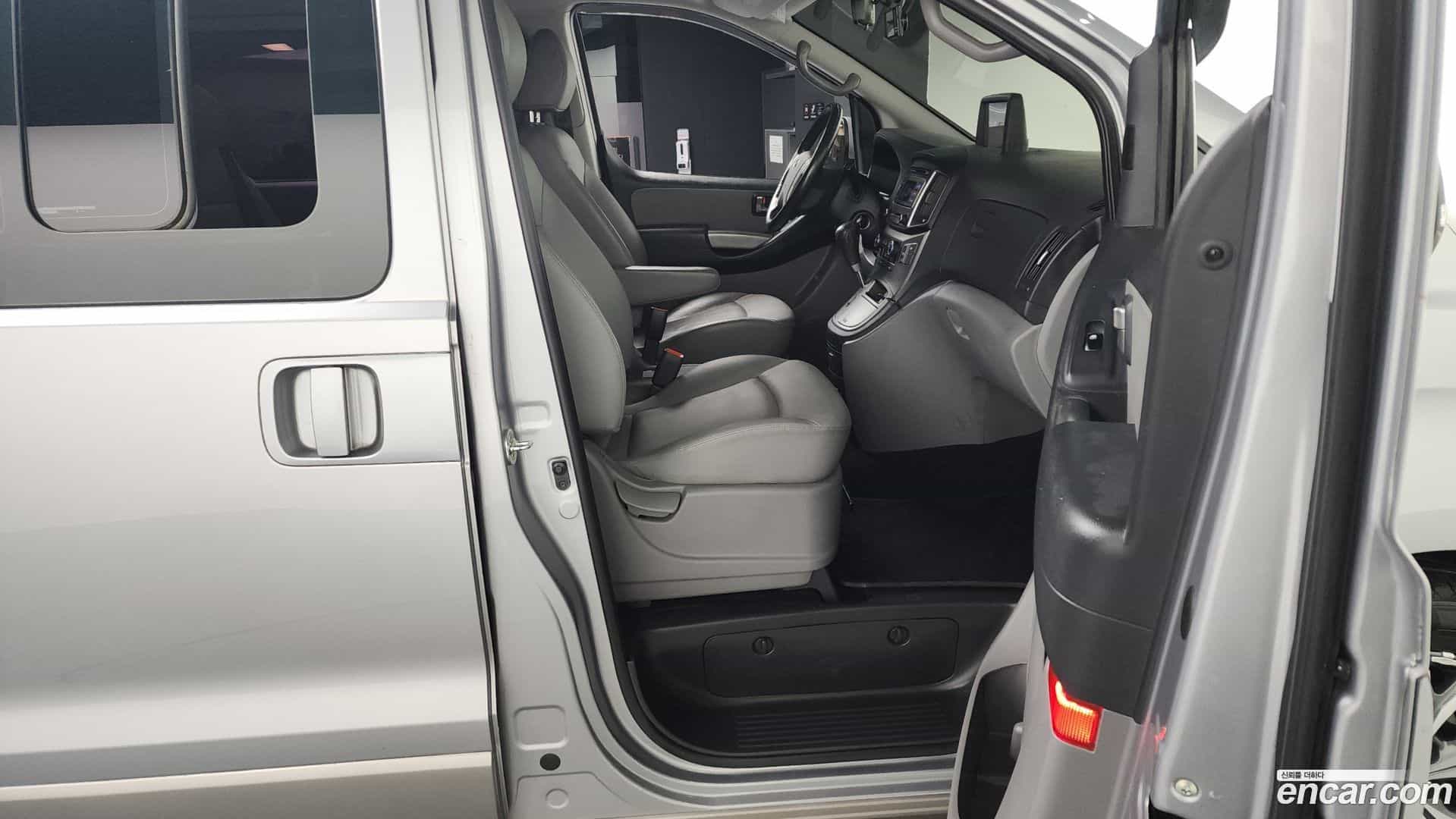 Starex Hyundai 2018.0-OPTION-015
