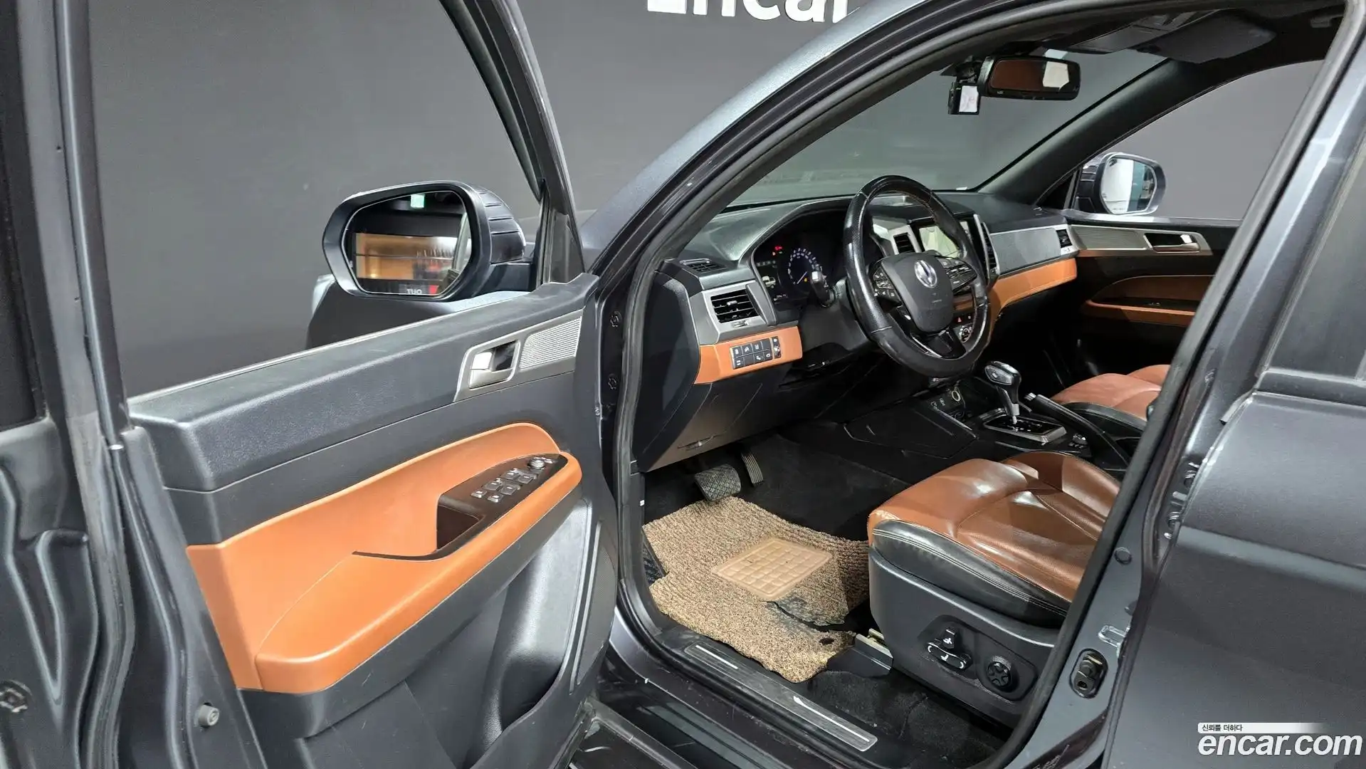Rexton KG Mobility 2019.6-INNER-010