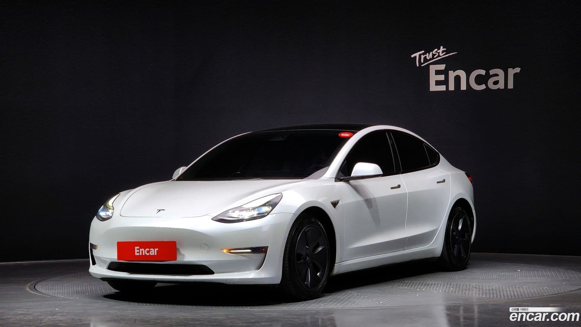 Main__Slider__Photo:Model 3 Tesla 2022.2-0