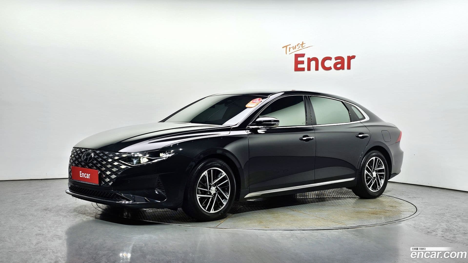 Main__Slider__Photo:Grandeur Hyundai 2019.10-0