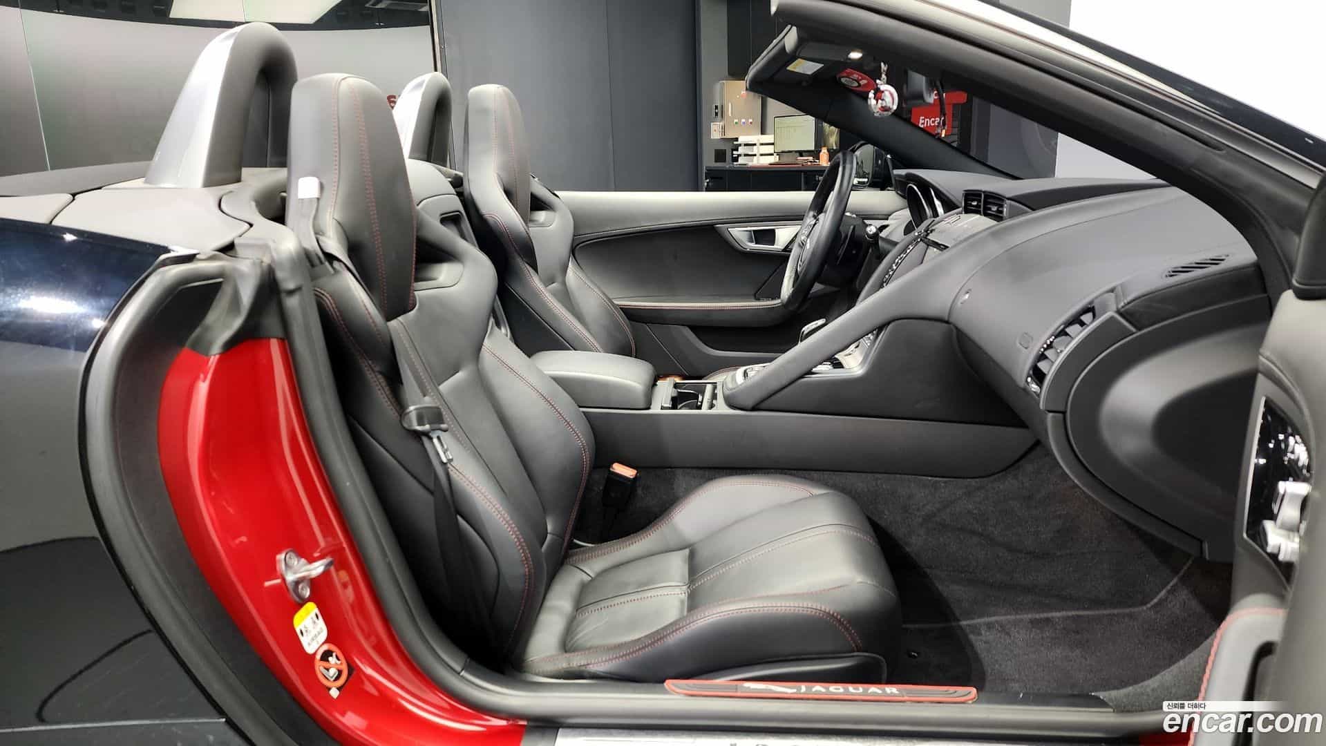 F-TYPE Jaguar 2017.7-OPTION-015