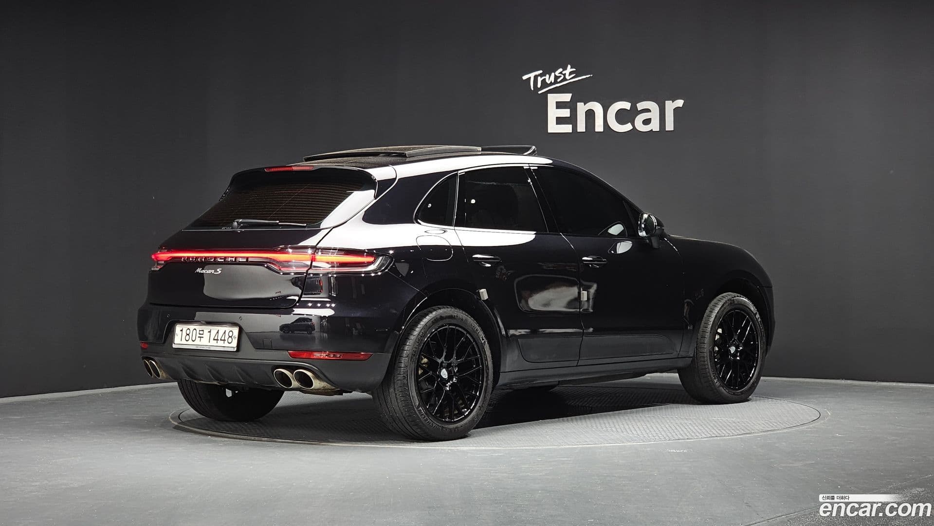 Main__Slider__Photo:Macan Porsche 2014.4-0