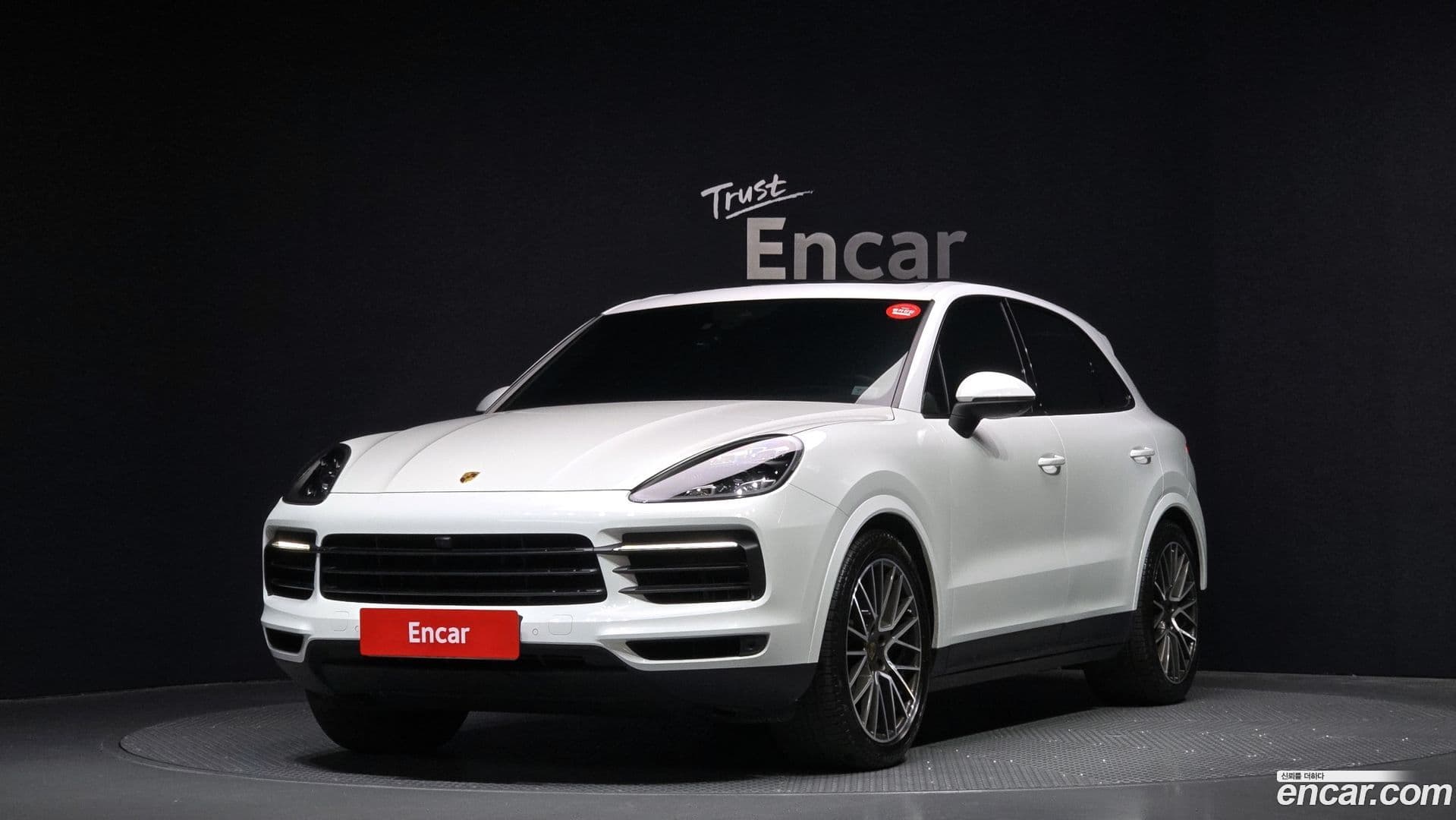 Main__Slider__Photo:Cayenne Porsche 2021.0-0