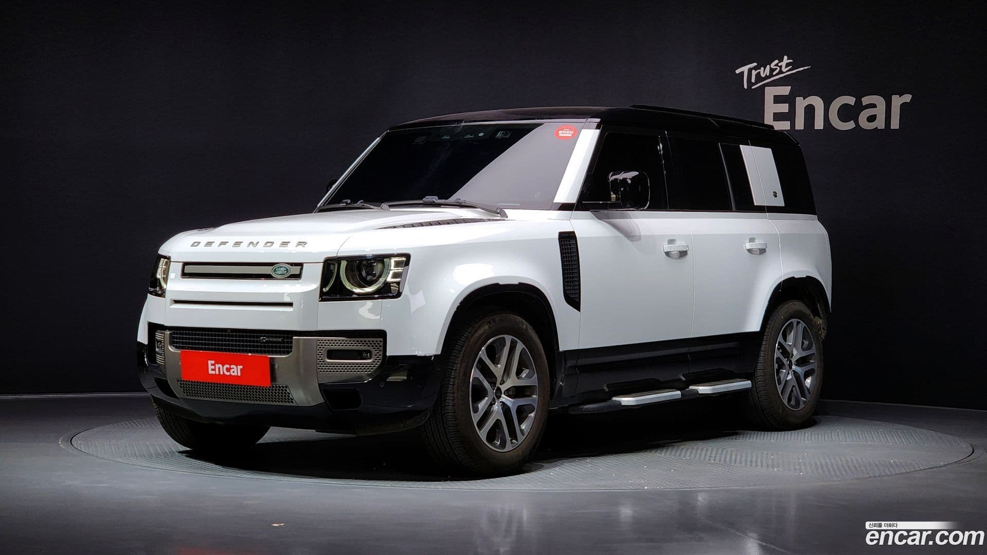 Main__Slider__Photo:Defender Land Rover 2023.11-0
