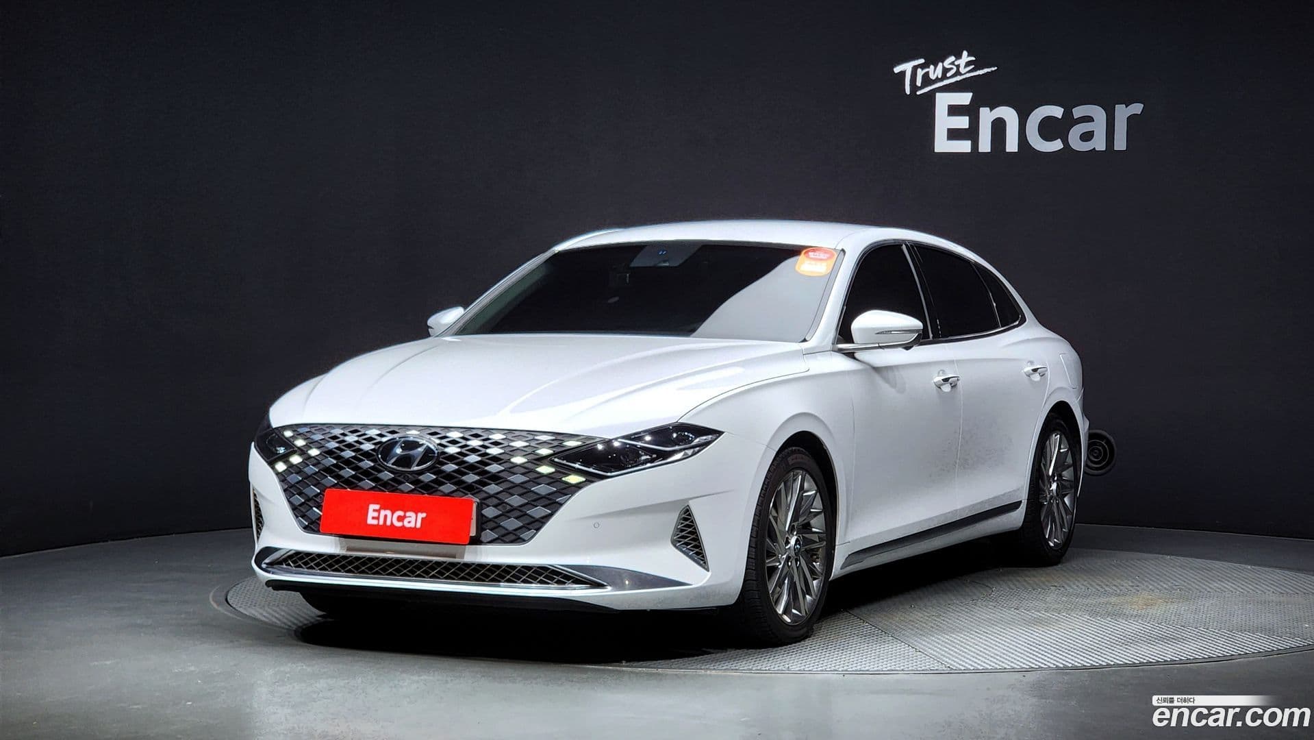 Main__Slider__Photo:Grandeur Hyundai 2021.8-0