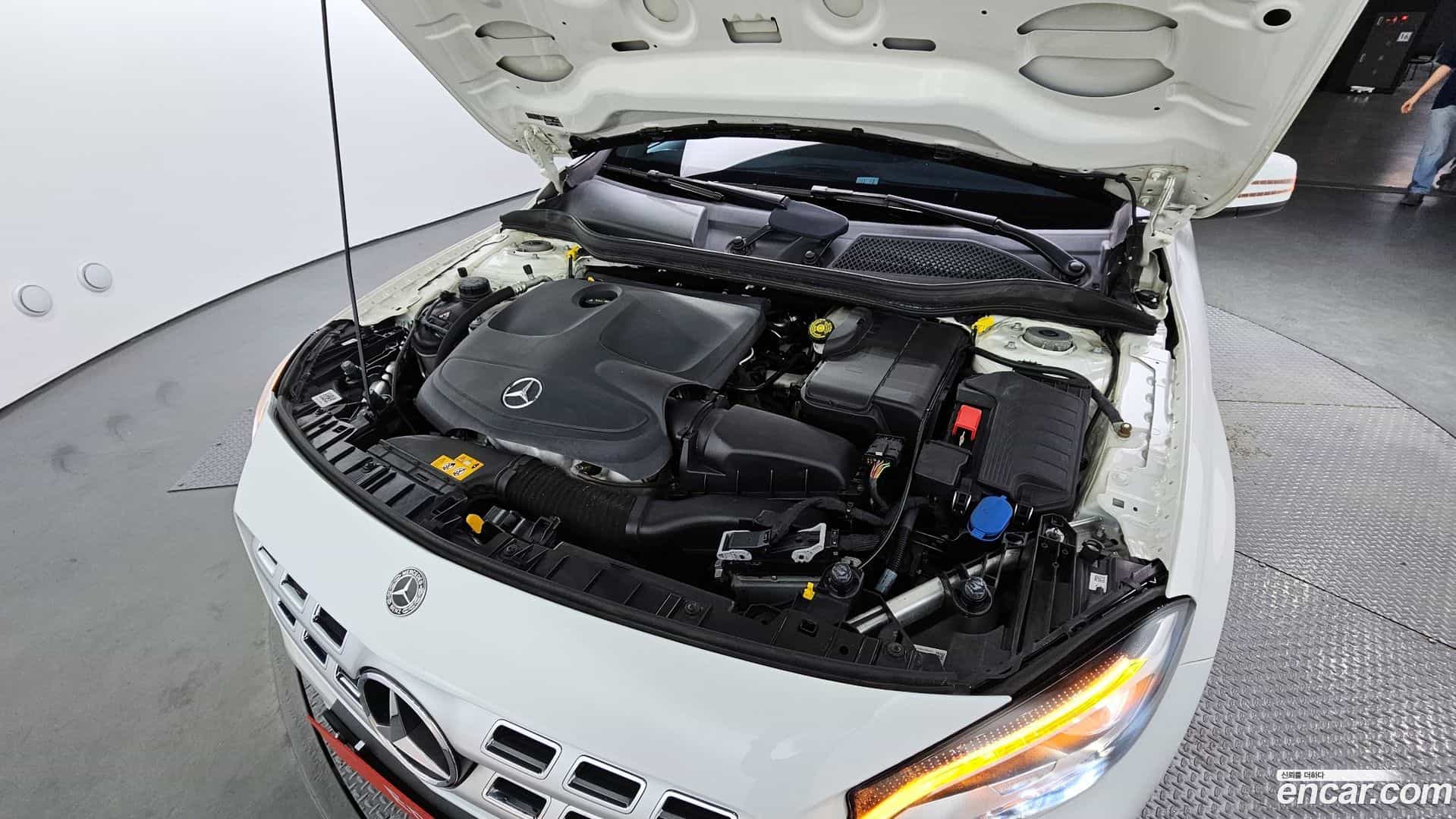 GLA-Class Mercedes-Benz 2019.6-INNER-006