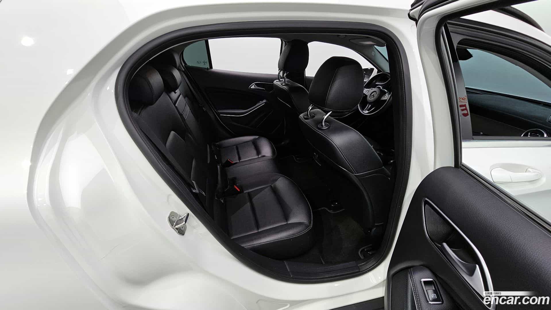 GLA-Class Mercedes-Benz 2019.6-OPTION-016