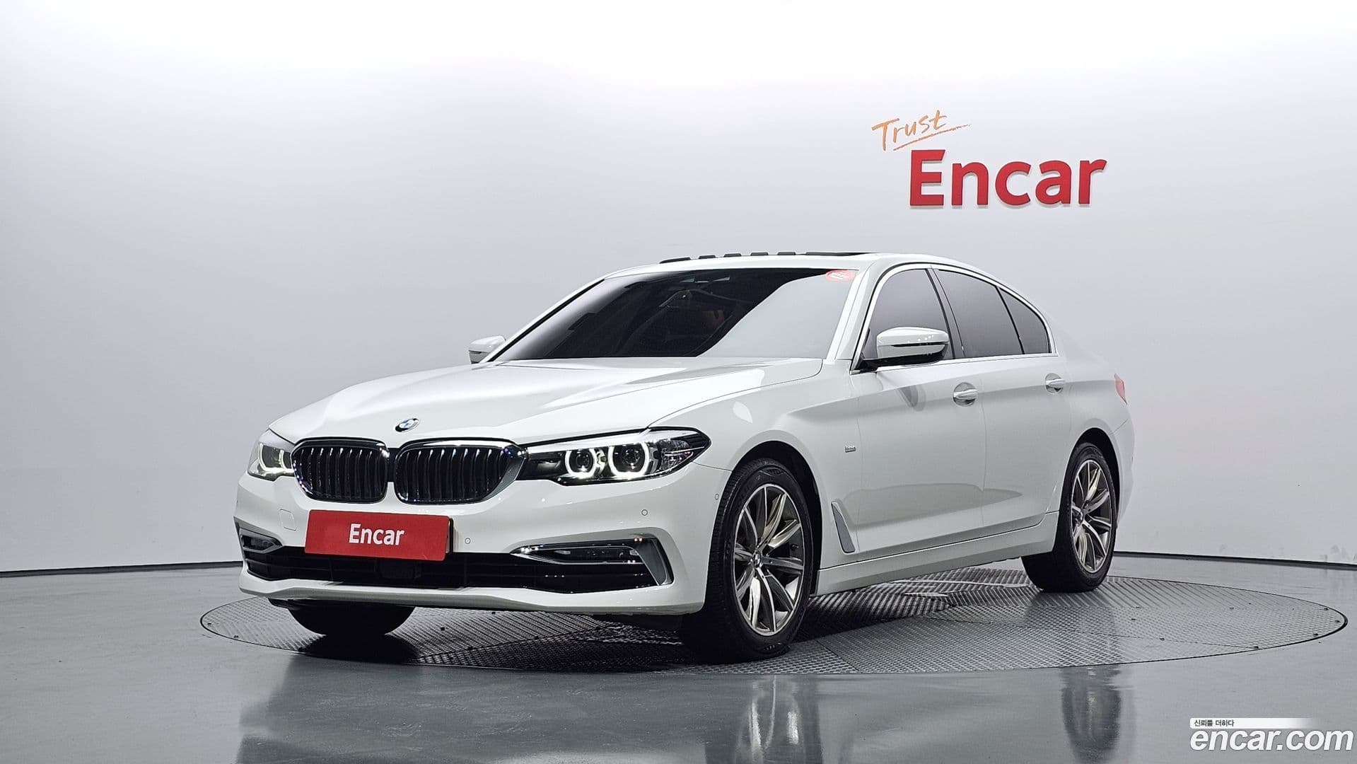 Main__Slider__Photo:5-Series BMW 2018.9-0