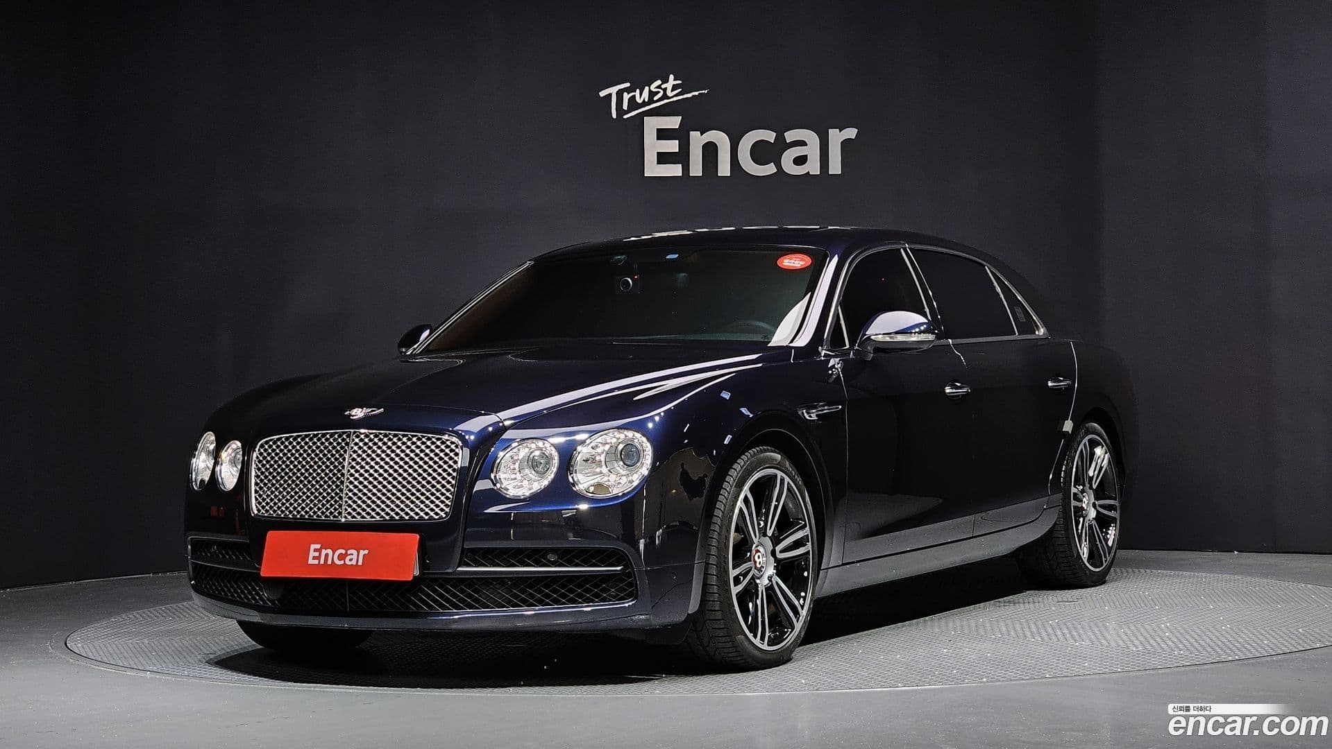 Main__Slider__Photo:Flying Spur Bentley 2018.3-0