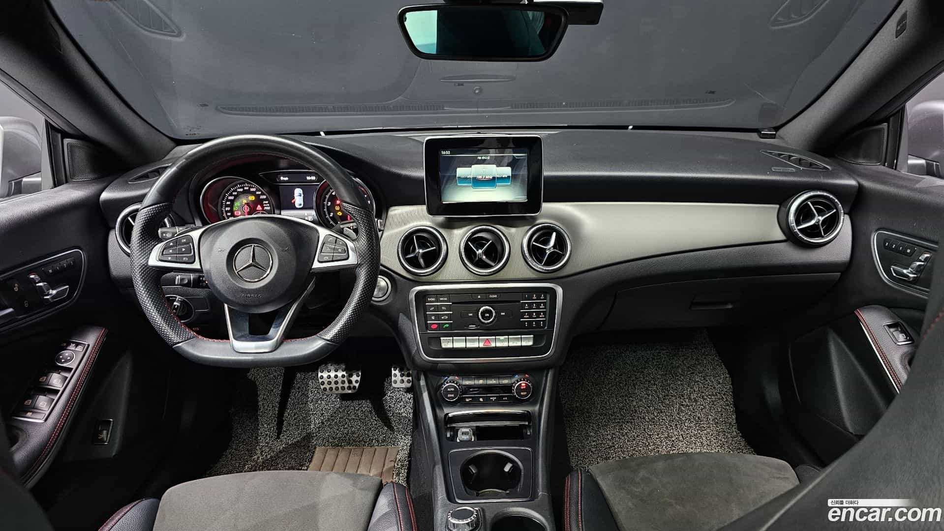 CLA-Class Mercedes-Benz 2017.11-INNER-007