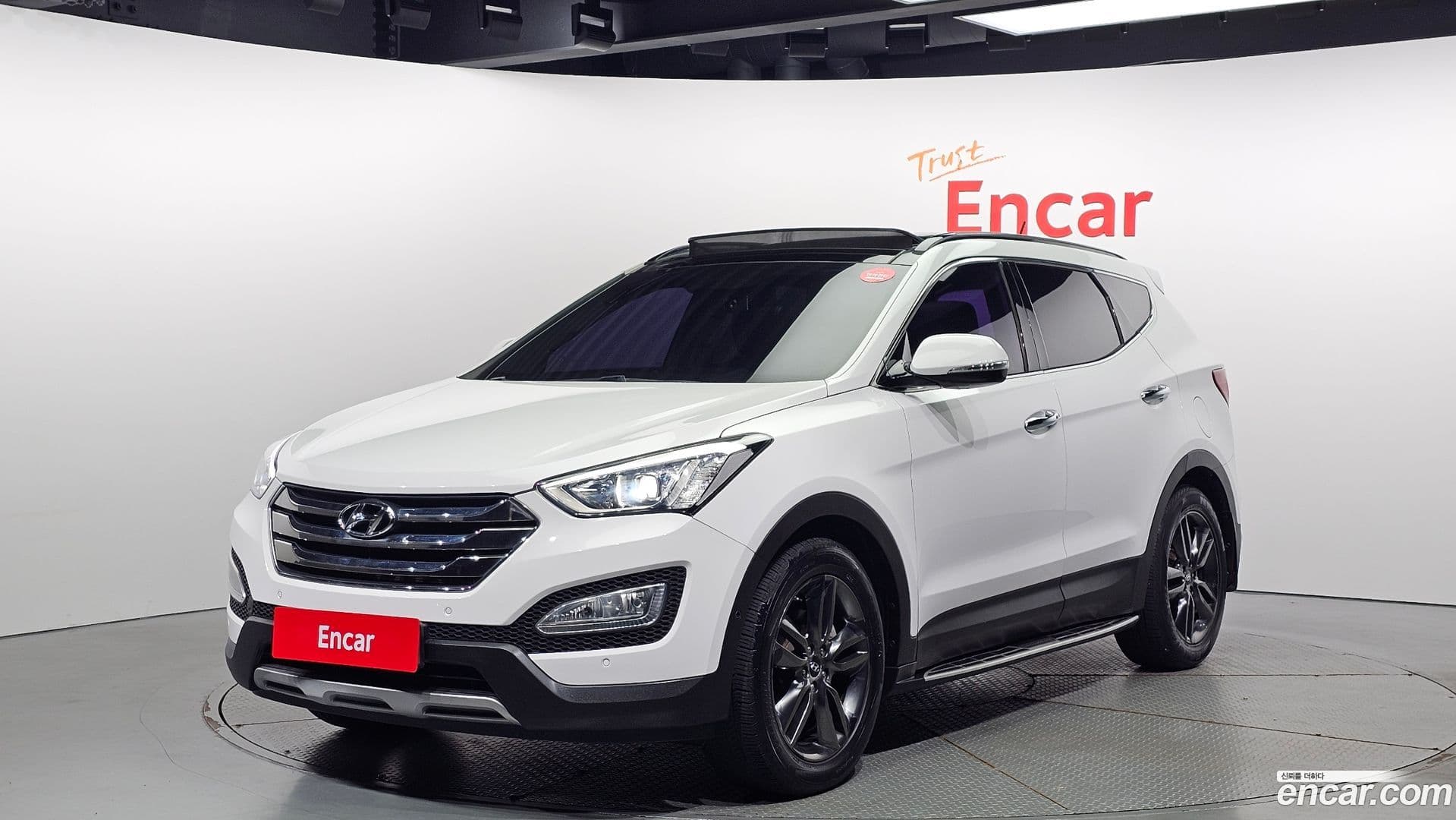 Main__Slider__Photo:Santafe Hyundai 2014.3-0