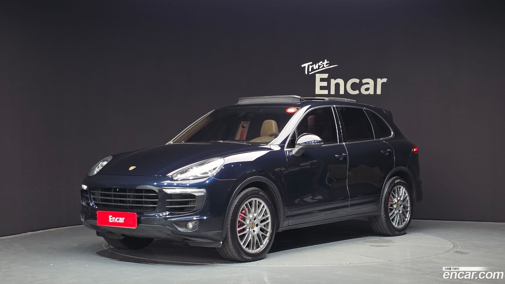 Main__Slider__Photo:Cayenne Porsche 2015.8-0