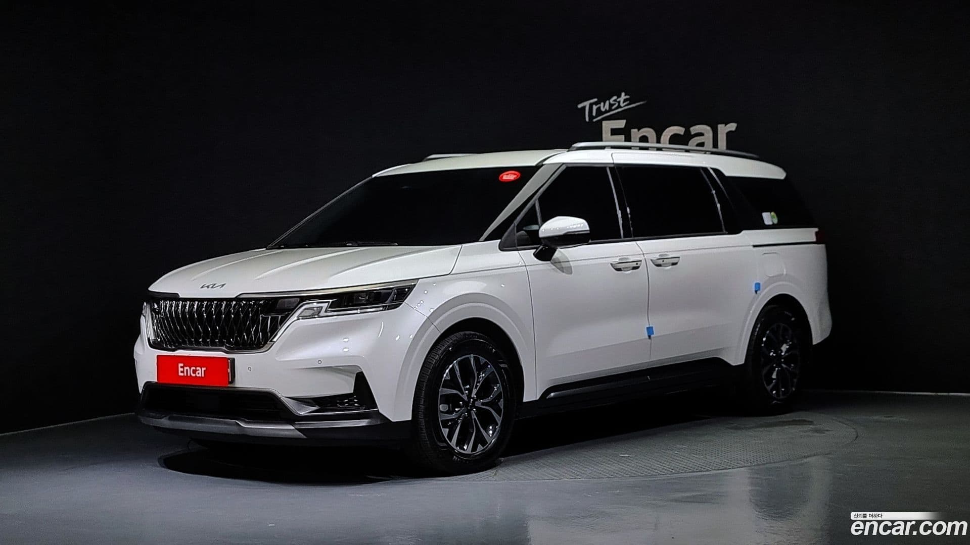 Main__Slider__Photo:Canival Kia 2023.2-0