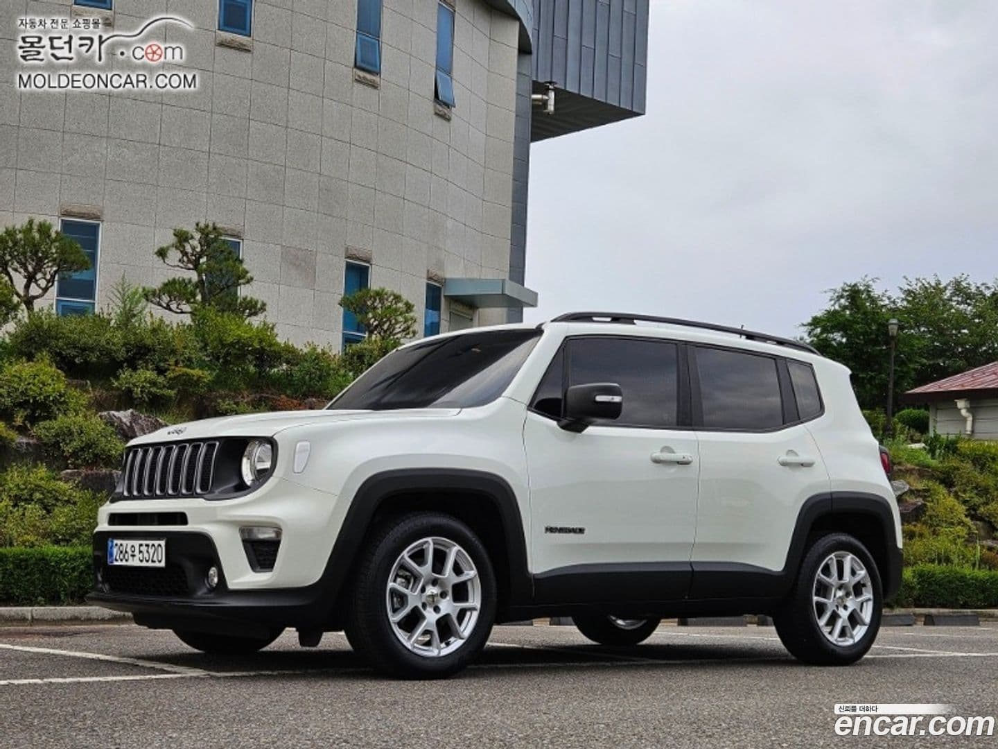 Main__Slider__Photo:Renegade Jeep 2022.11-0