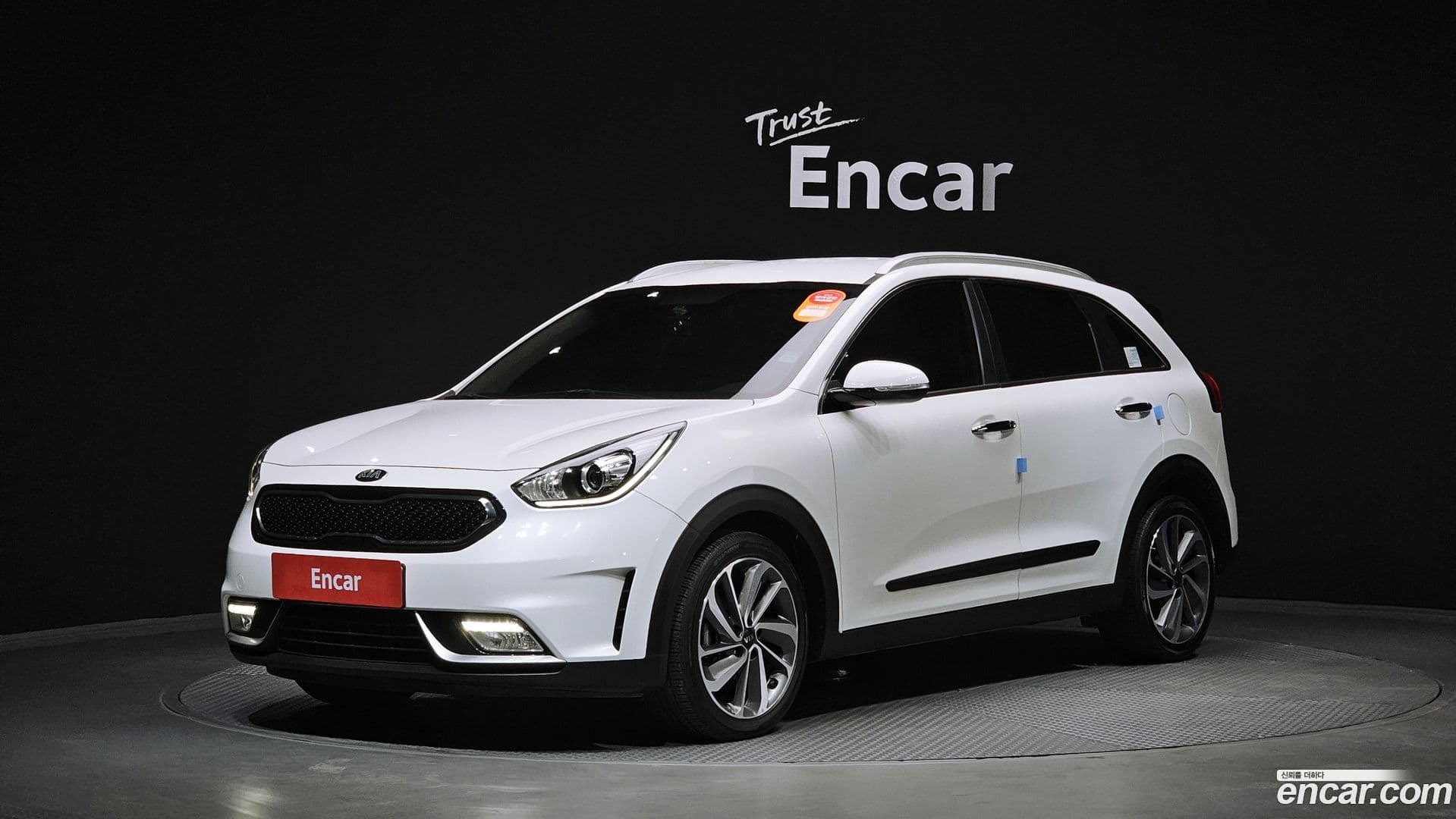 Main__Slider__Photo:Niro Kia 2016.8-0