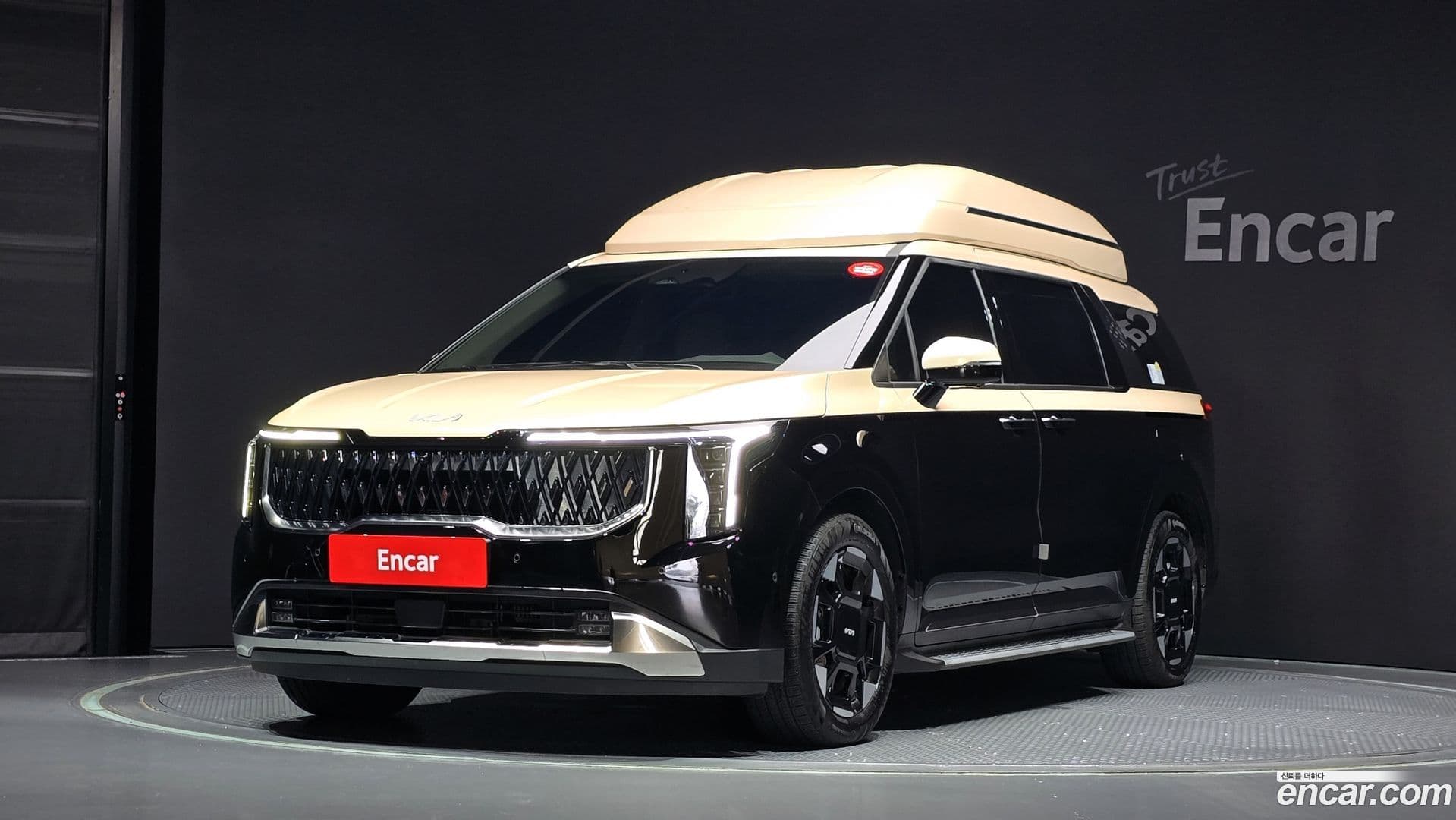 Main__Slider__Photo:Canival Kia 2024.9-0