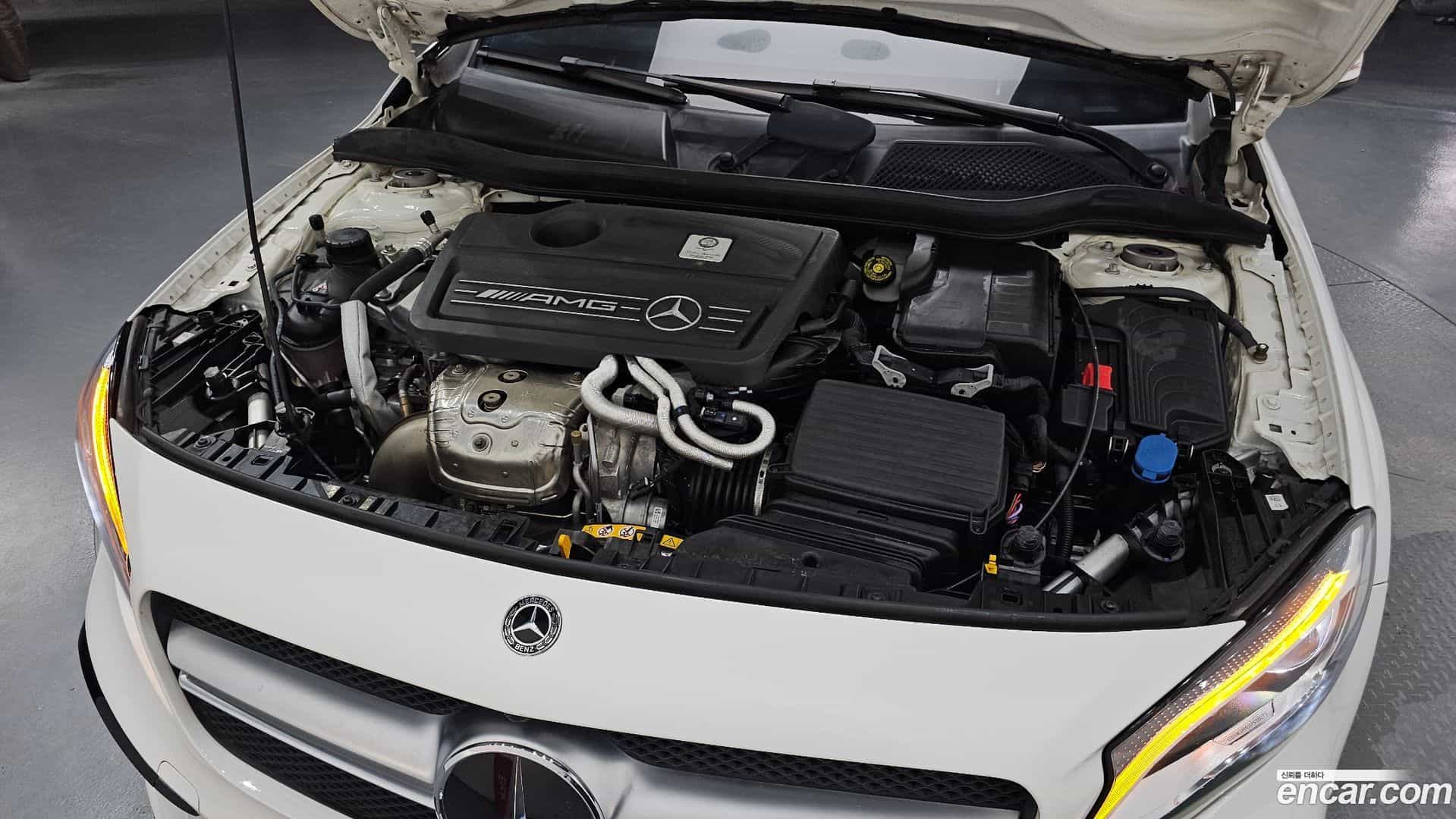 GLA-Class Mercedes-Benz 2019.1-INNER-006