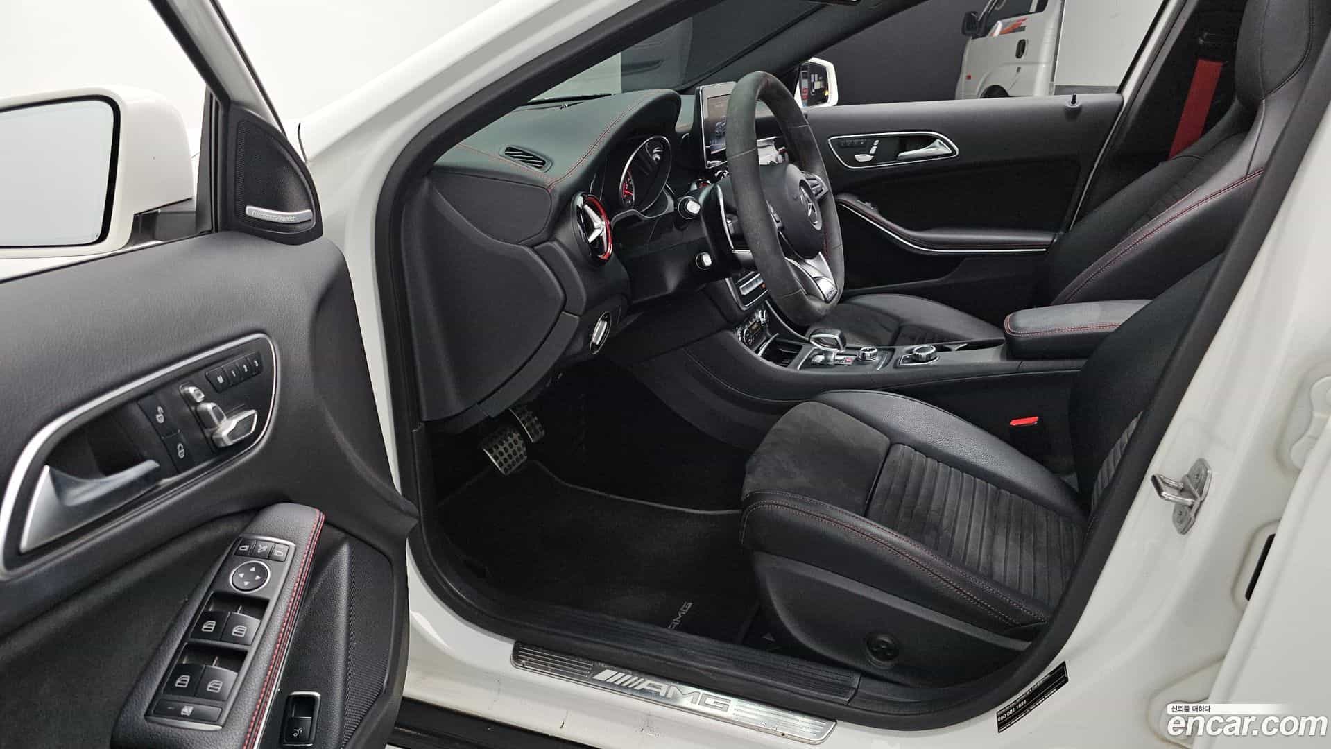 GLA-Class Mercedes-Benz 2019.1-OPTION-015