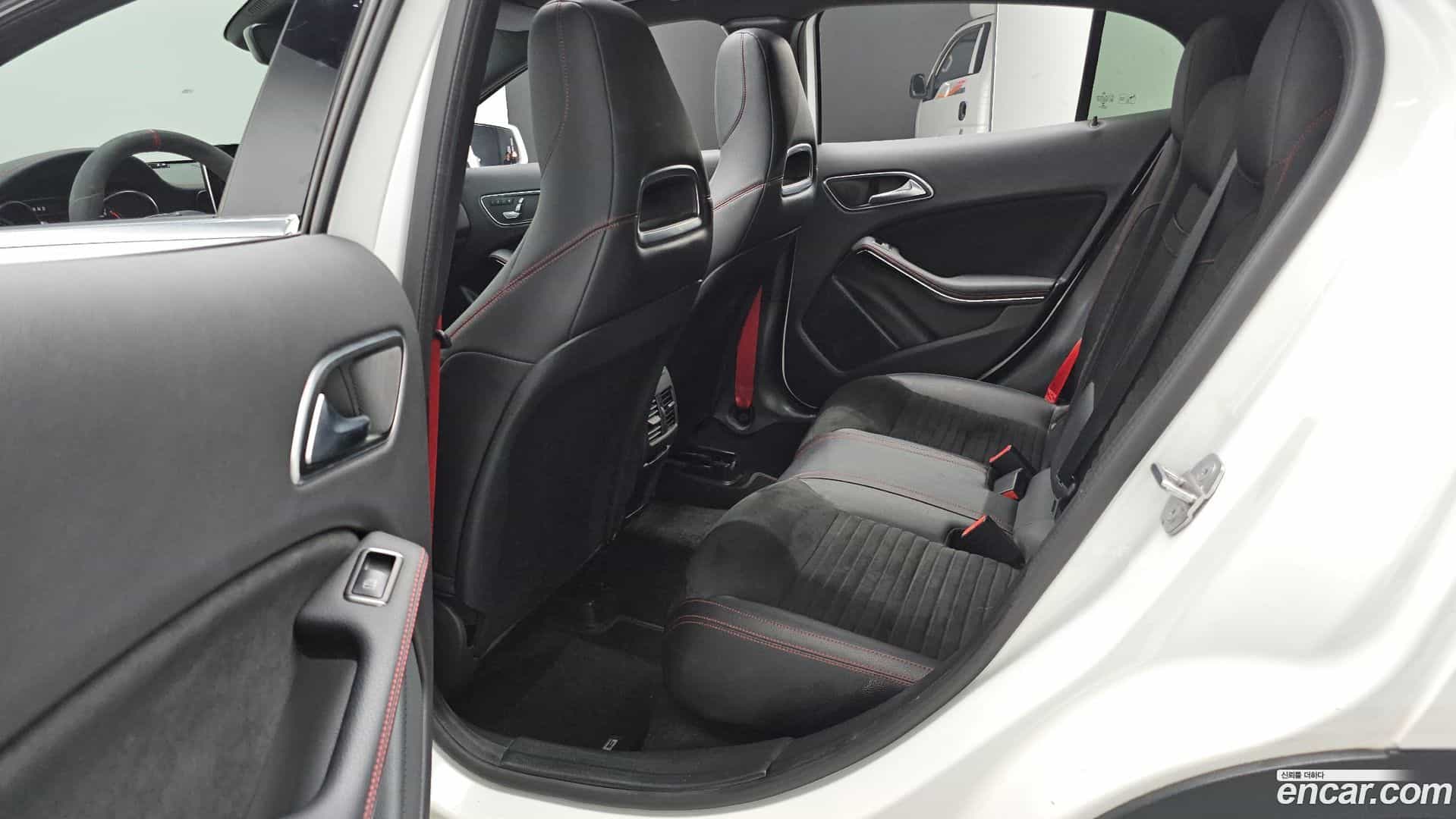 GLA-Class Mercedes-Benz 2019.1-OPTION-016