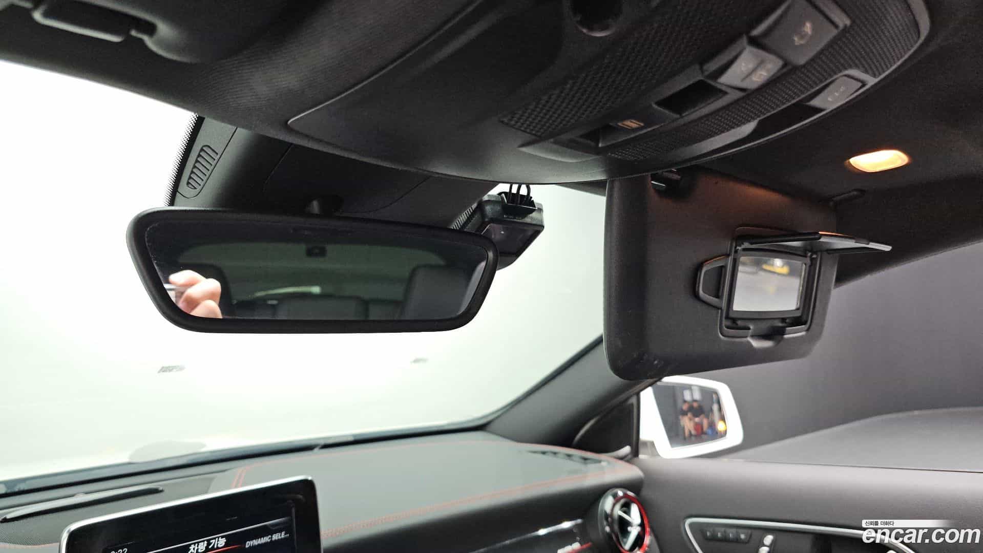 GLA-Class Mercedes-Benz 2019.1-OPTION-020