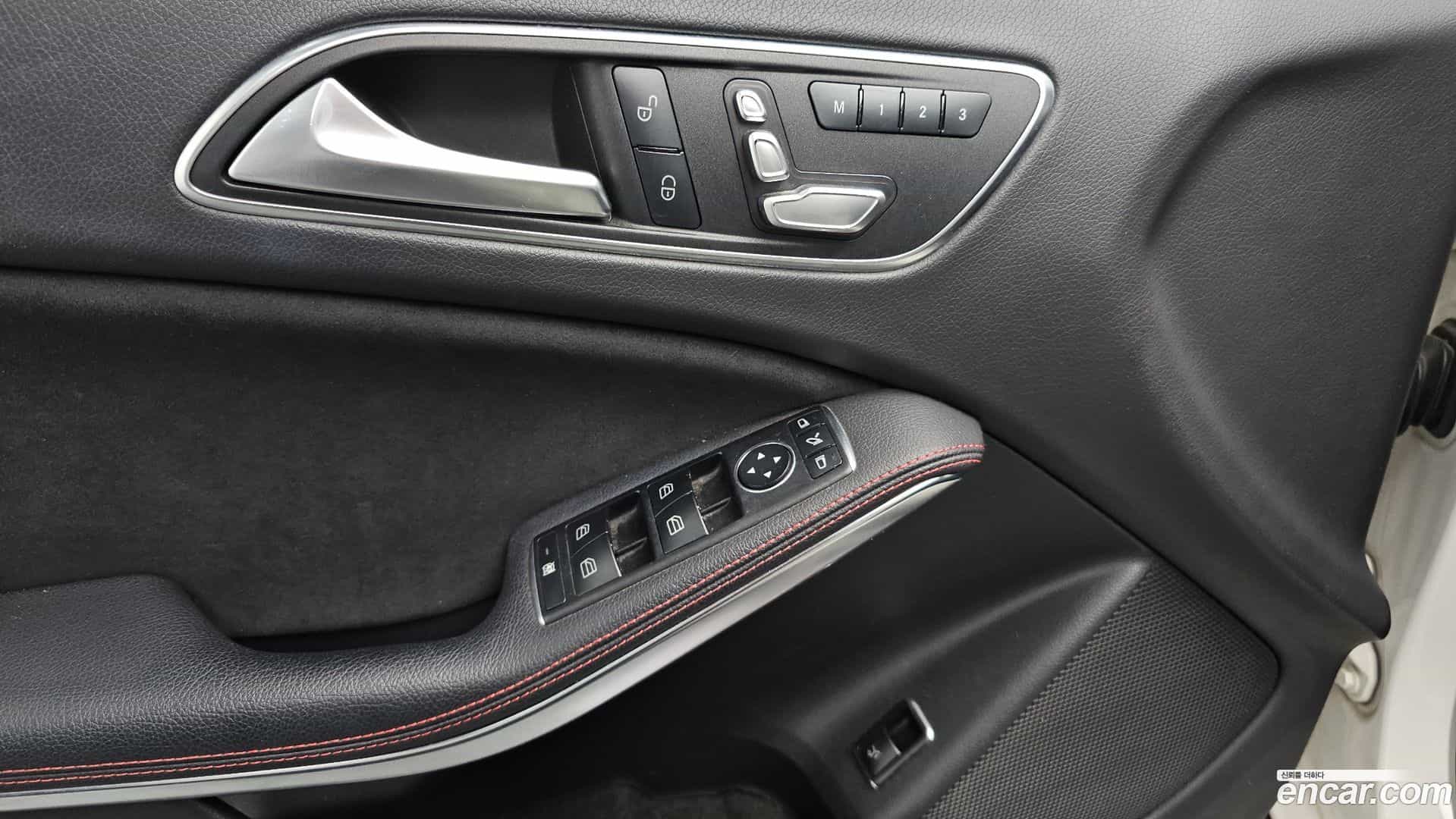 GLA-Class Mercedes-Benz 2019.1-OPTION-021