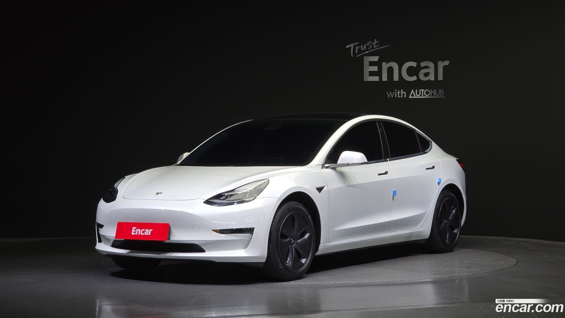 Main__Slider__Photo:Model 3 Tesla 2020.5-0
