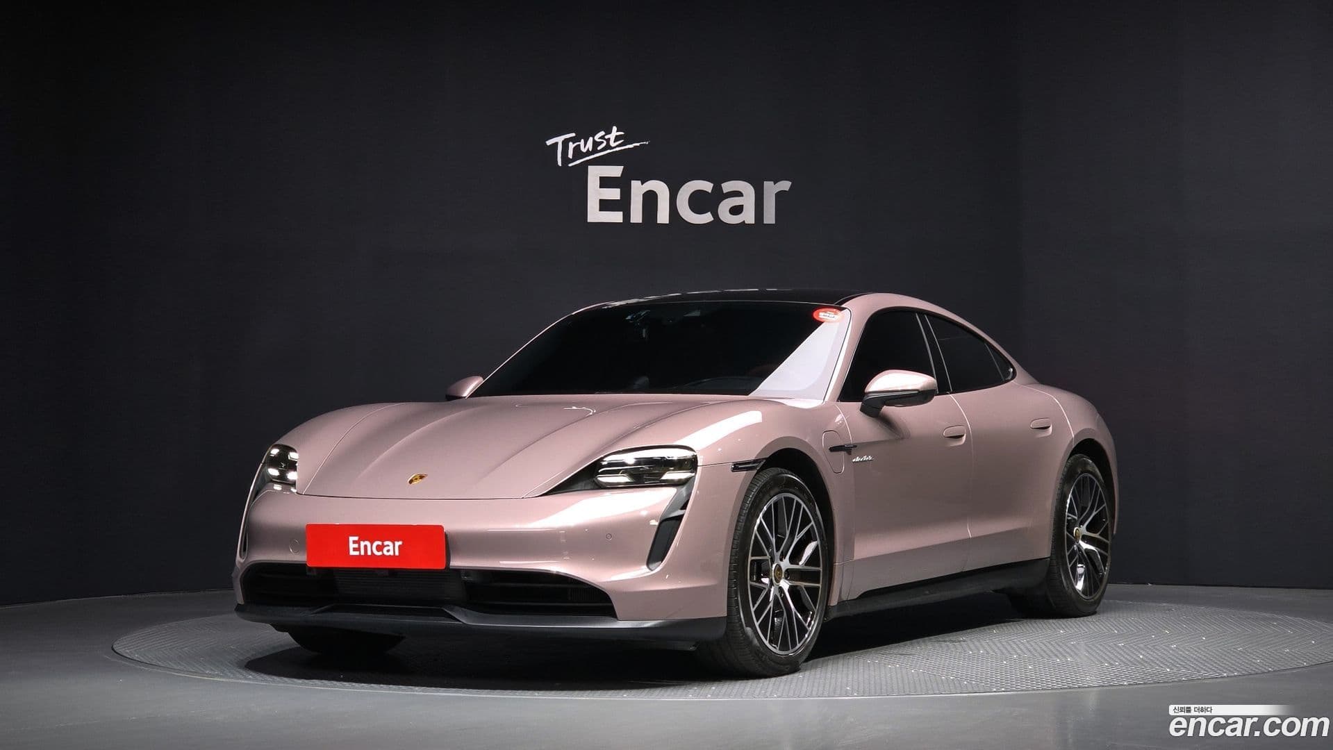 Main__Slider__Photo:Taycan Porsche 2022.2-0
