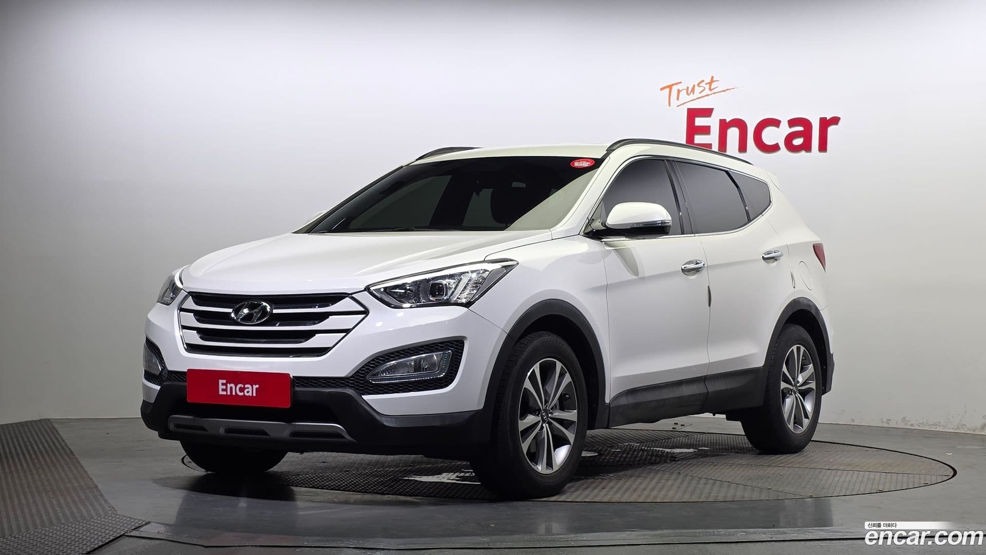 Main__Slider__Photo:Santafe Hyundai 2015.0-0