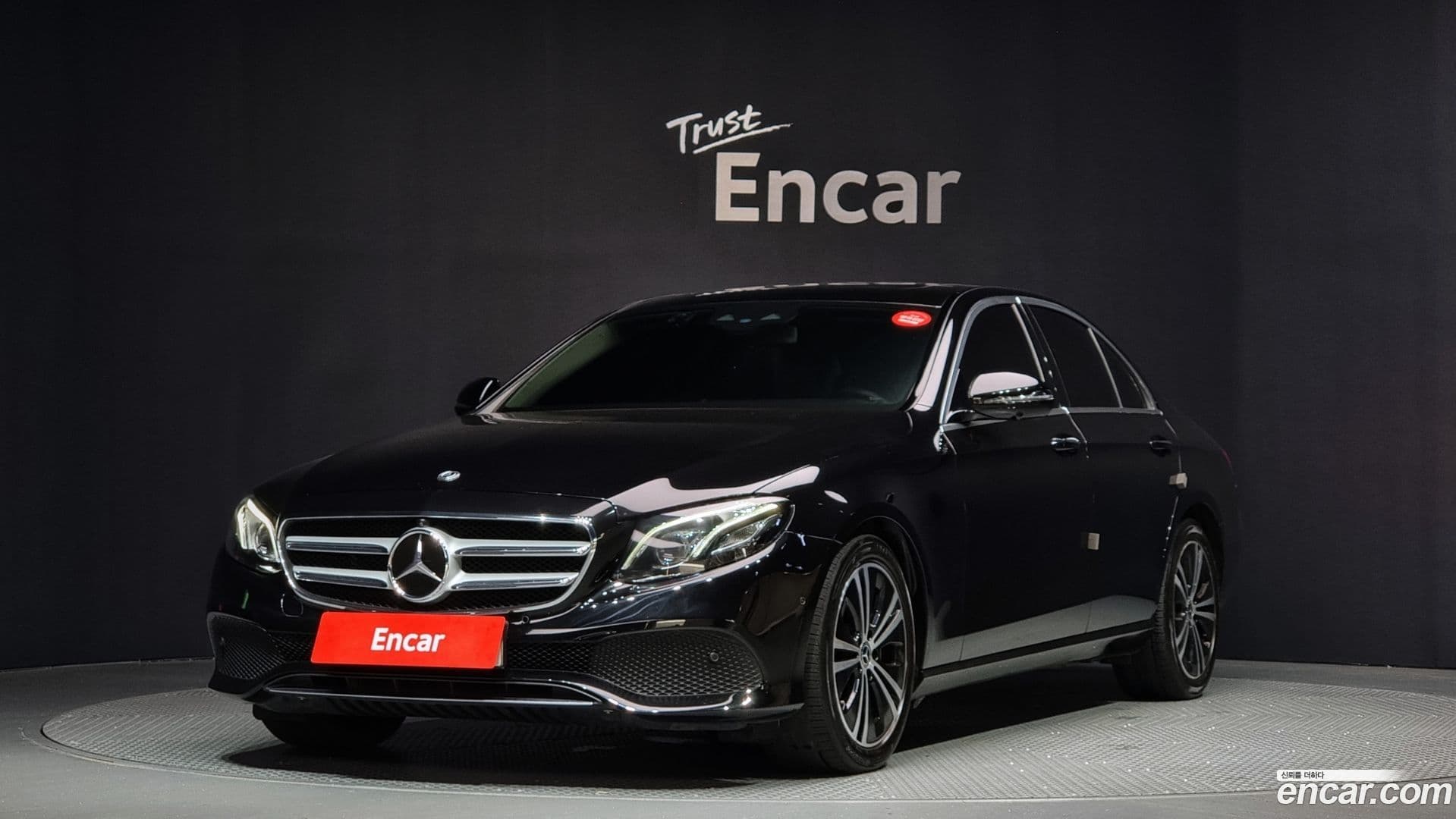 Main__Slider__Photo:E-Class Mercedes-Benz 2020.5-0