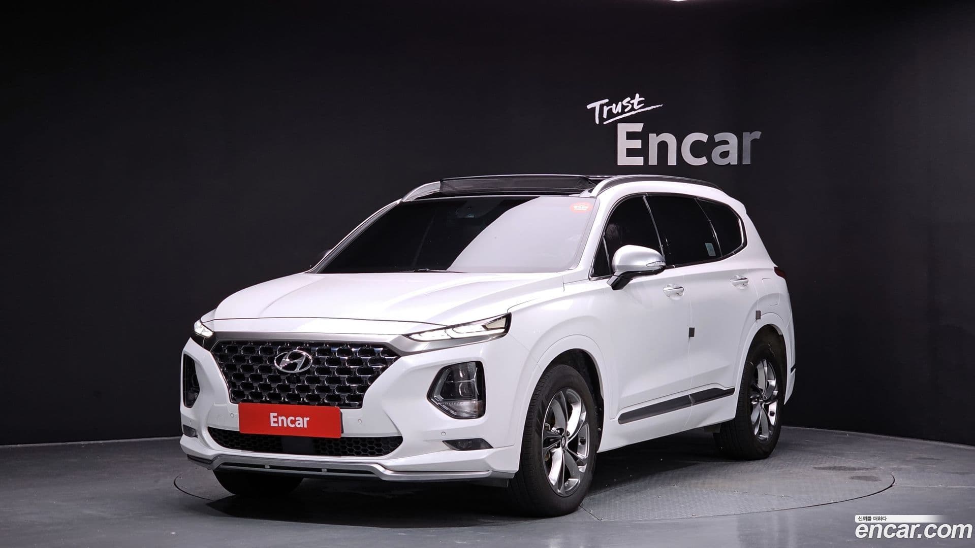 Main__Slider__Photo:Santafe Hyundai 2019.0-0