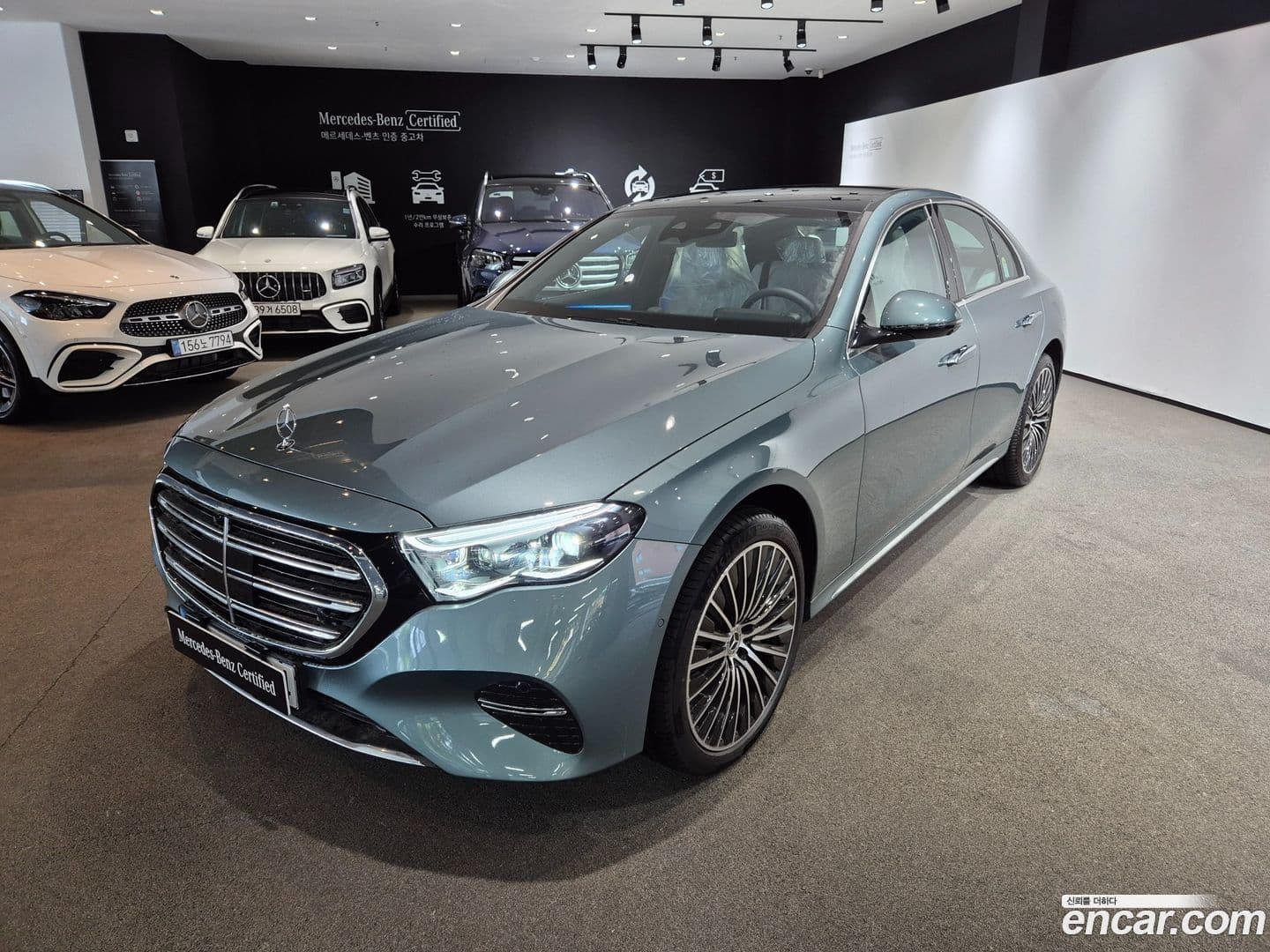Main__Slider__Photo:E-Class Mercedes-Benz 2024.11-0