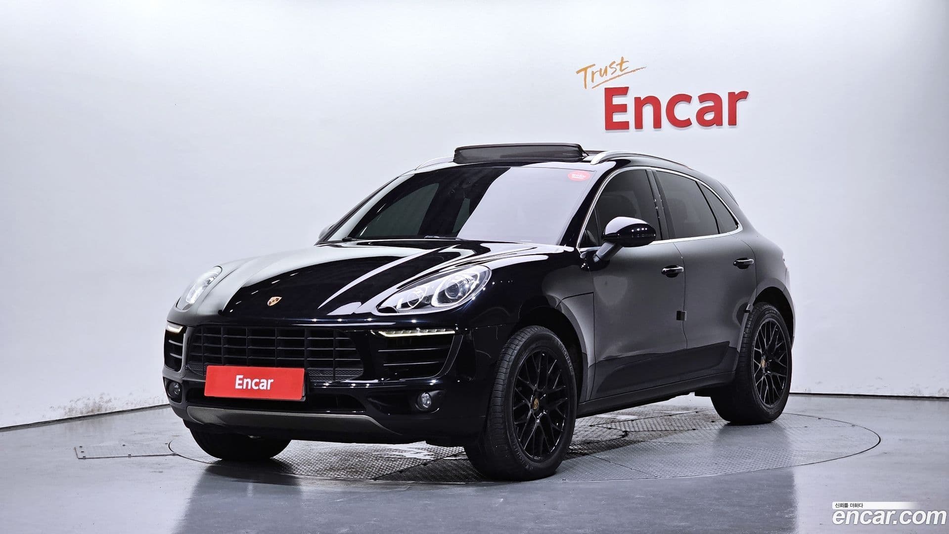 Main__Slider__Photo:Macan Porsche 2014.6-0