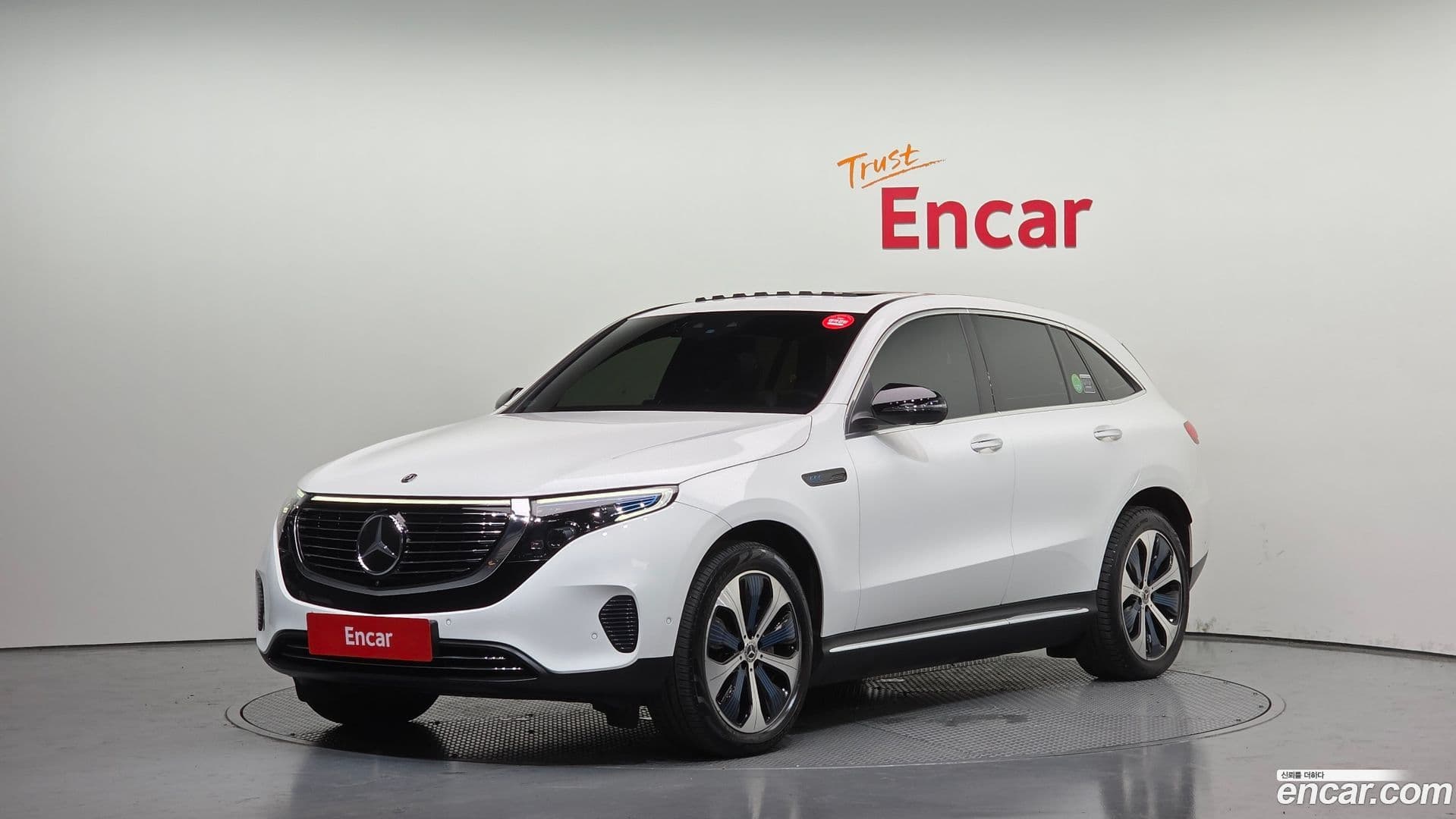 Main__Slider__Photo:EQC Mercedes-Benz 2020.11-0