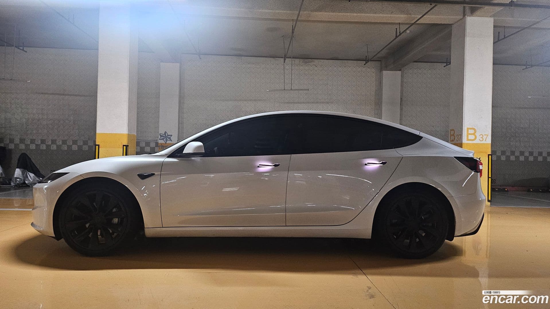 Main__Slider__Photo:Model 3 Tesla 2024.7-0
