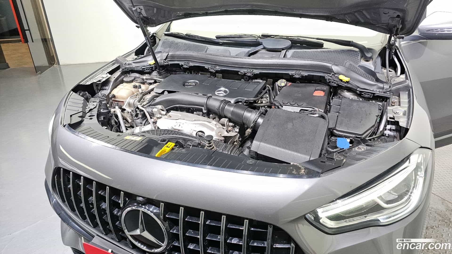 GLA-Class Mercedes-Benz 2020.11-INNER-006