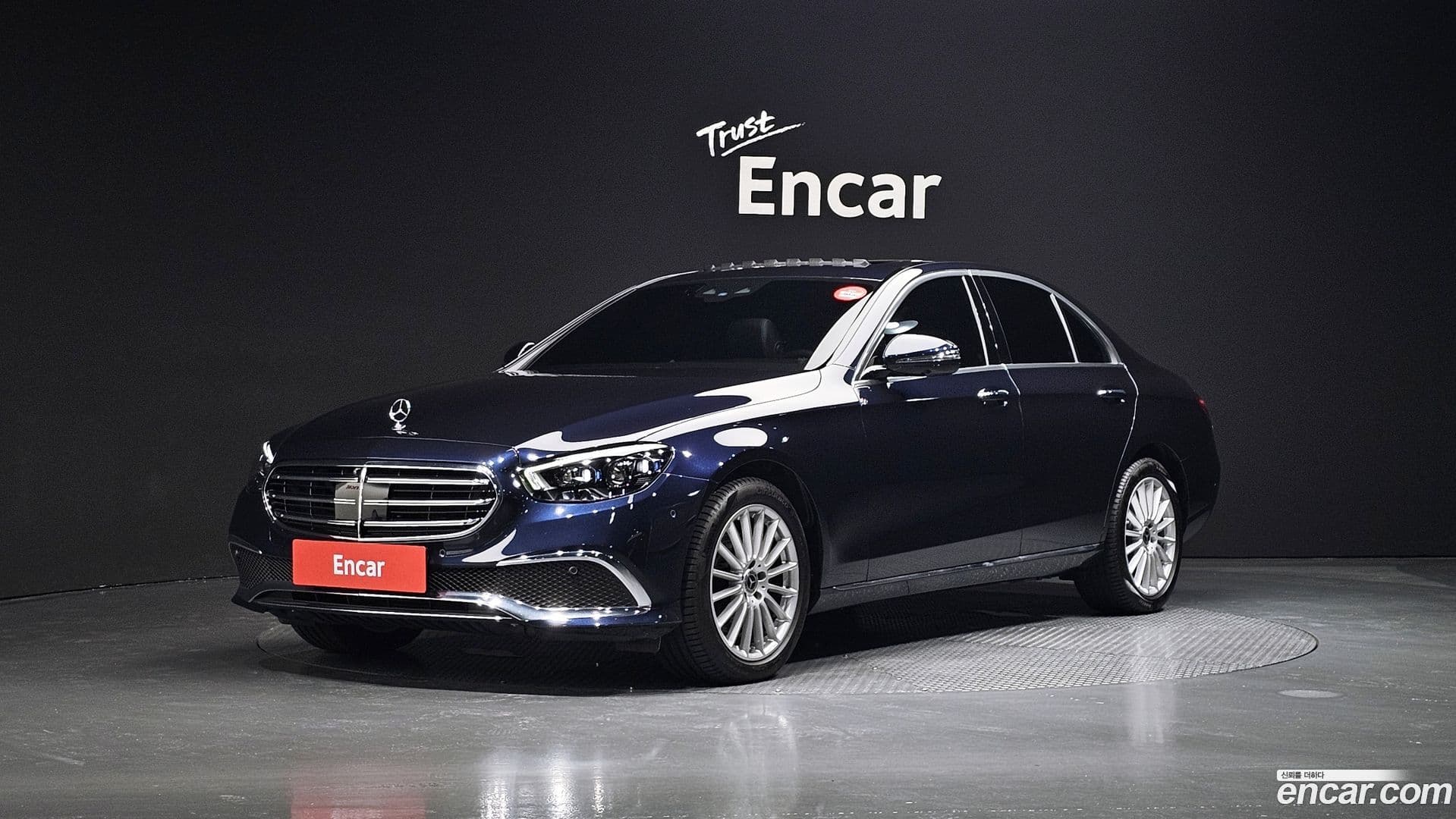 Main__Slider__Photo:E-Class Mercedes-Benz 2022.2-0