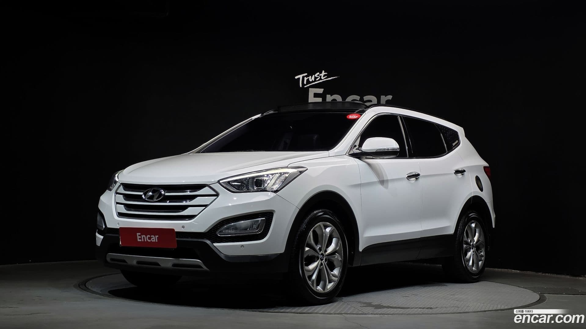Main__Slider__Photo:Santafe Hyundai 2015.3-0