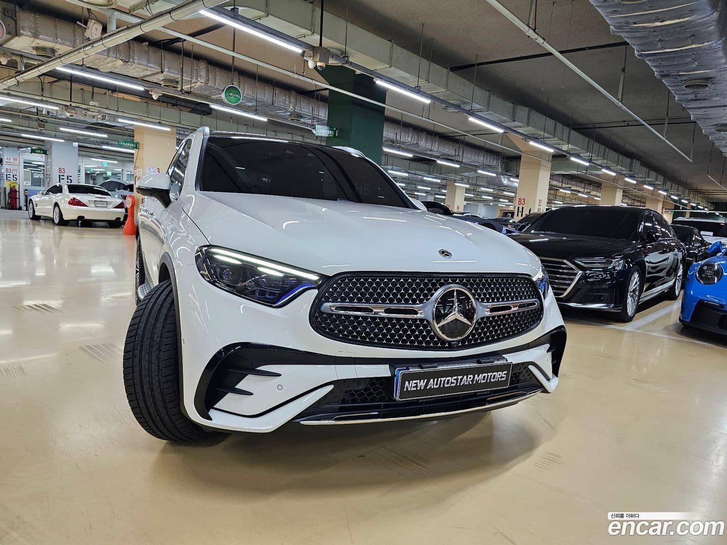 Main__Slider__Photo:GLC-Class Mercedes-Benz 2025.5-0