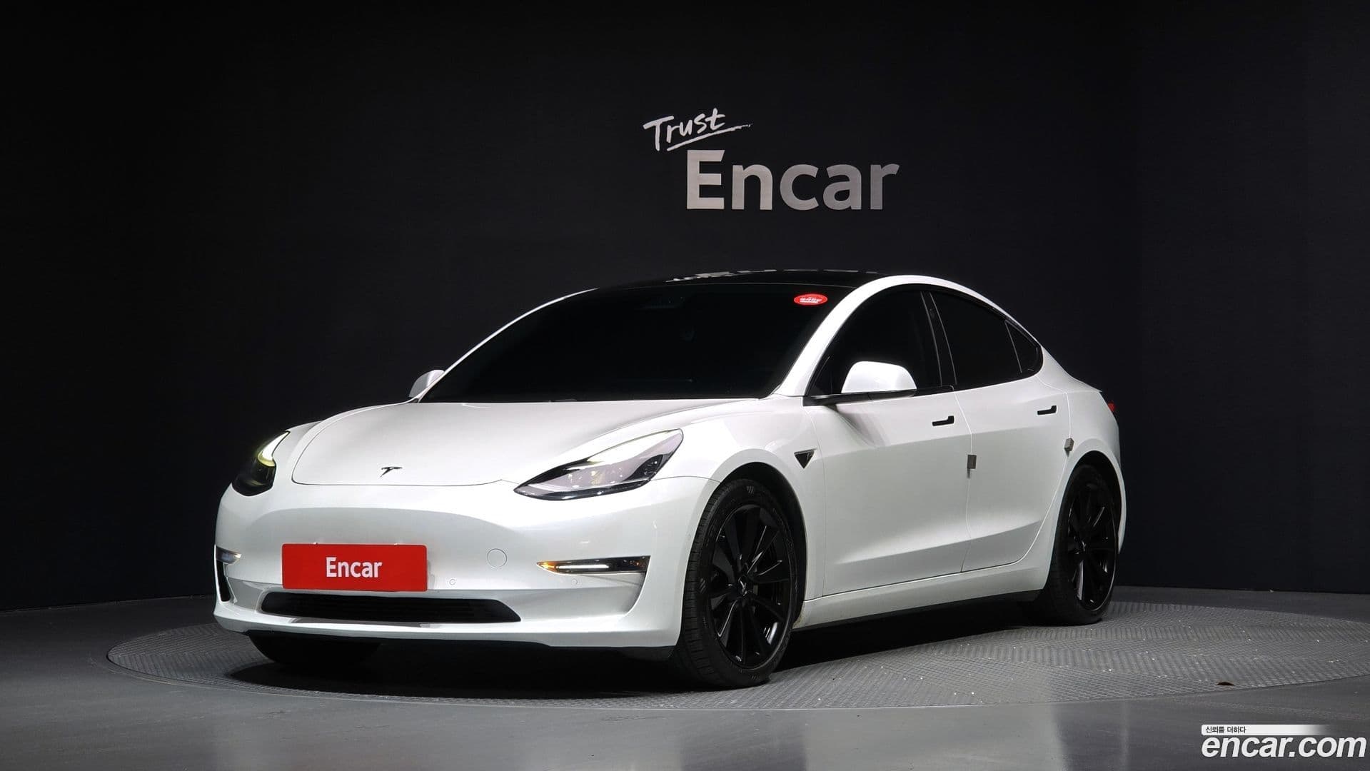 Main__Slider__Photo:Model 3 Tesla 2021.8-0