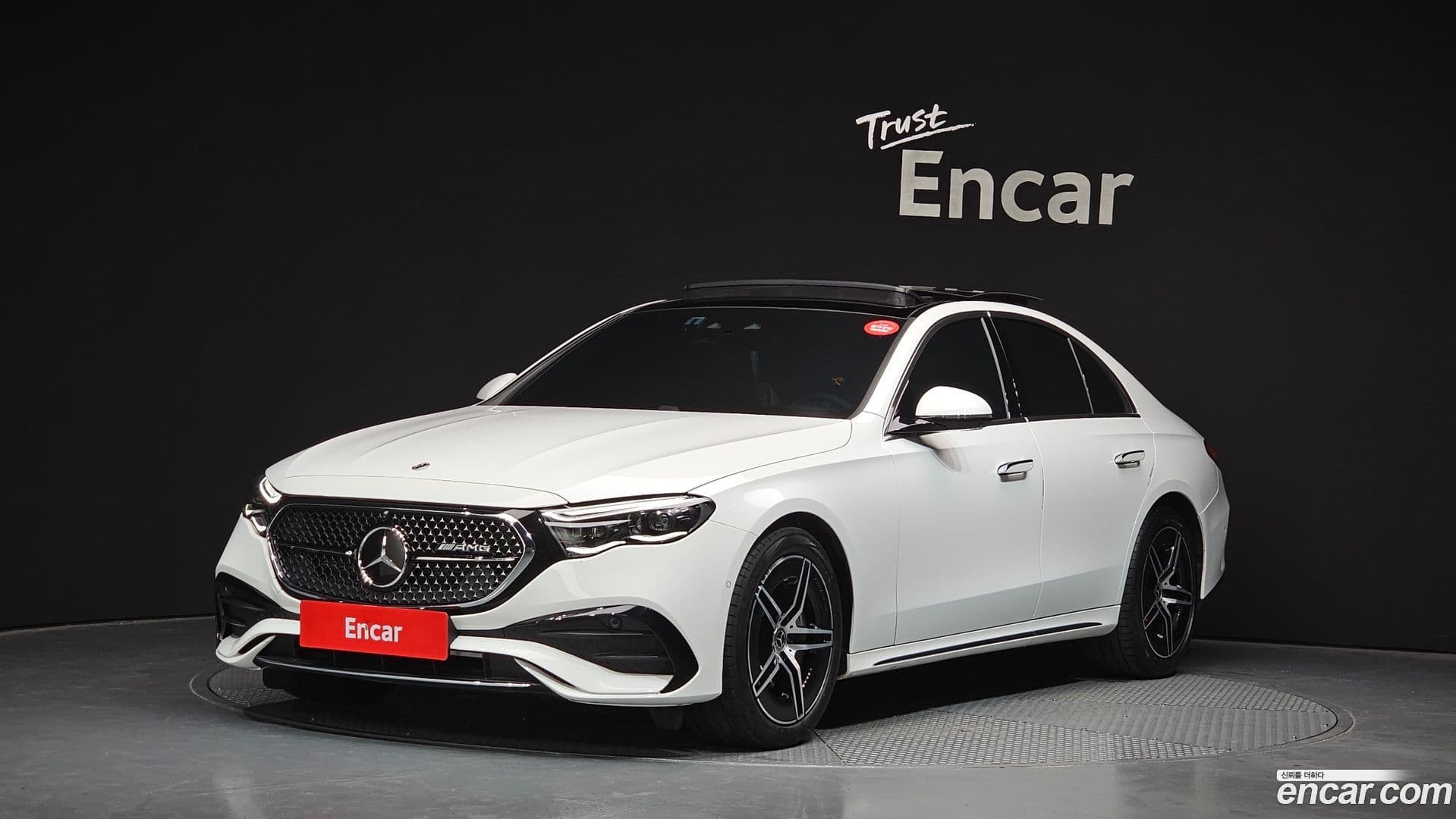 Main__Slider__Photo:E-Class Mercedes-Benz 2025.0-0