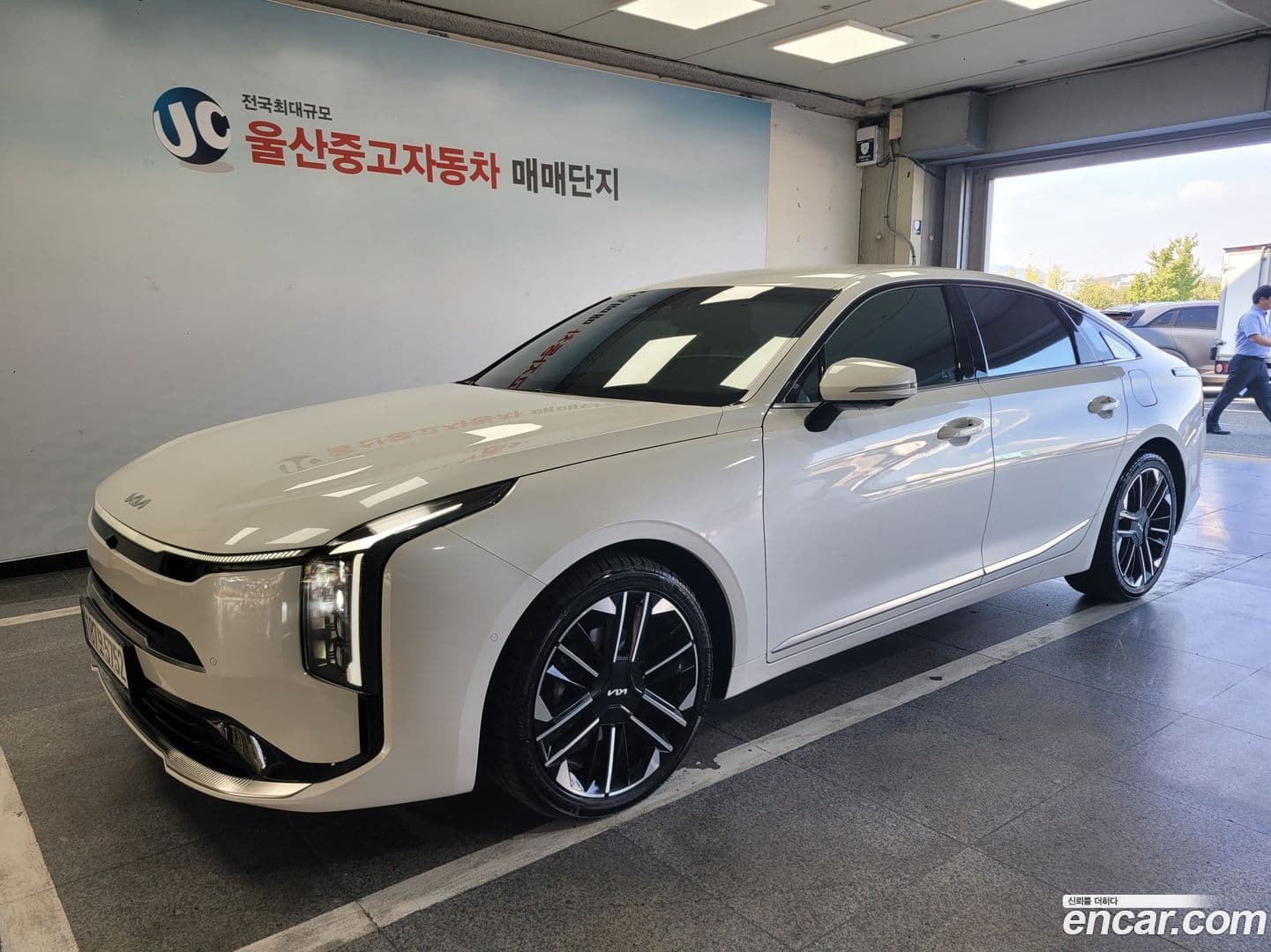 Main__Slider__Photo:K8 Kia 2025.1-0