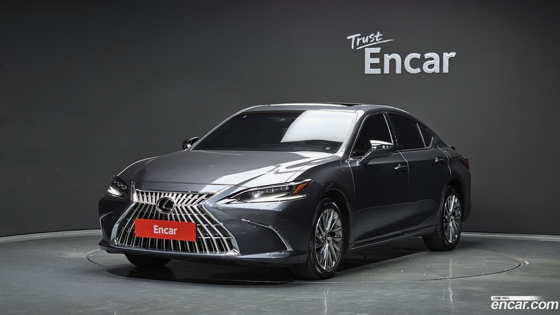 Main__Slider__Photo:ES Lexus 2025.0-0