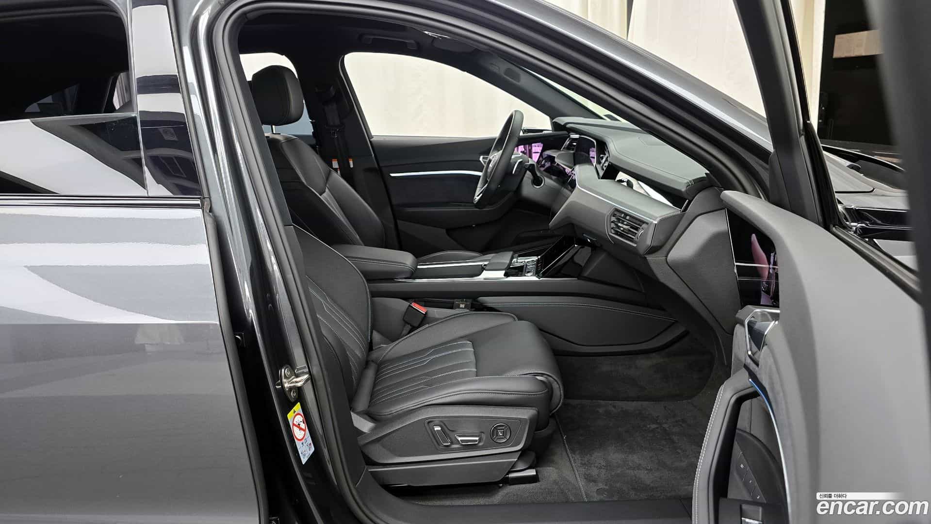 e-tron Audi 2023.11-OPTION-015