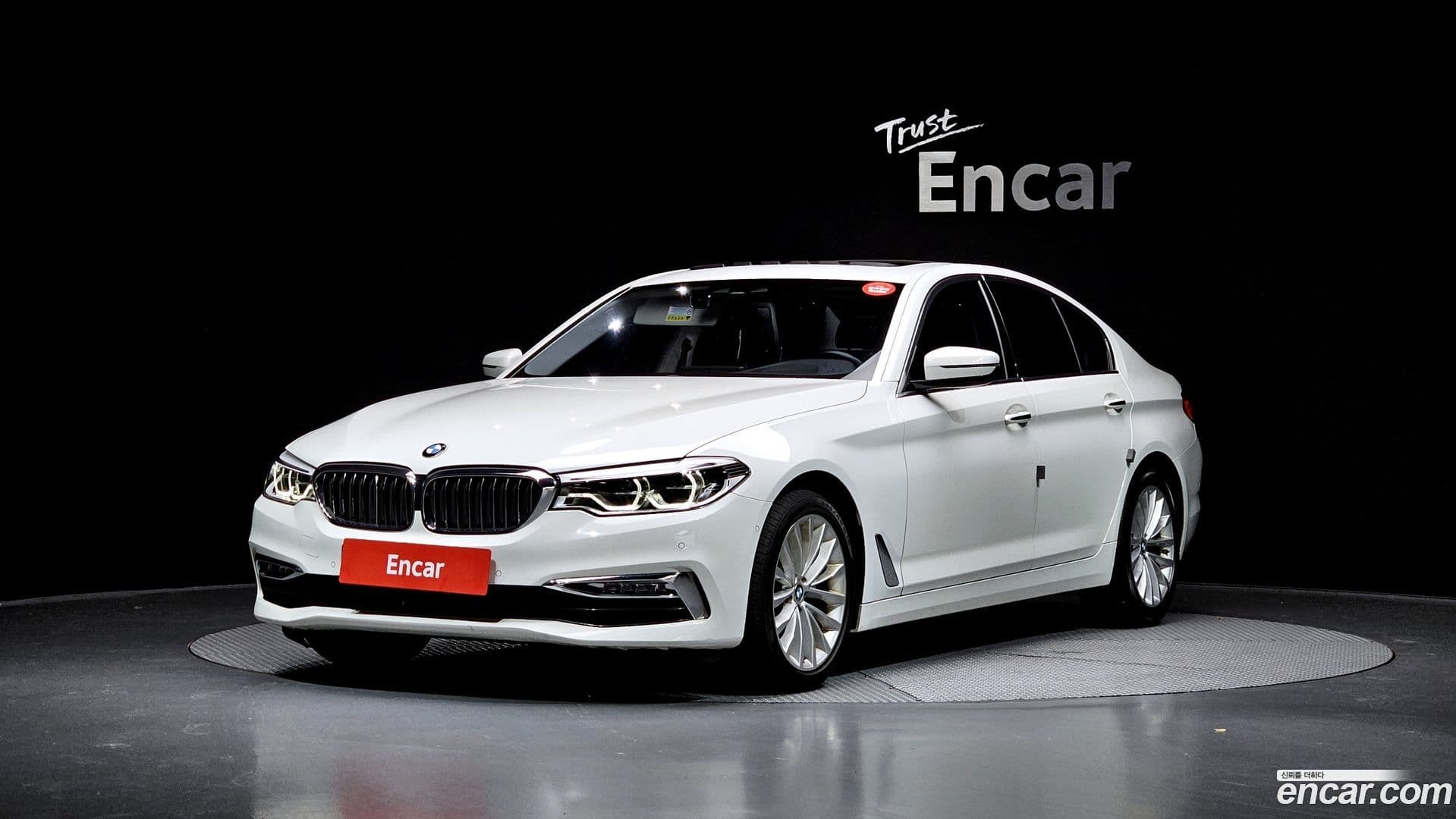 Main__Slider__Photo:5-Series BMW 2018.8-0