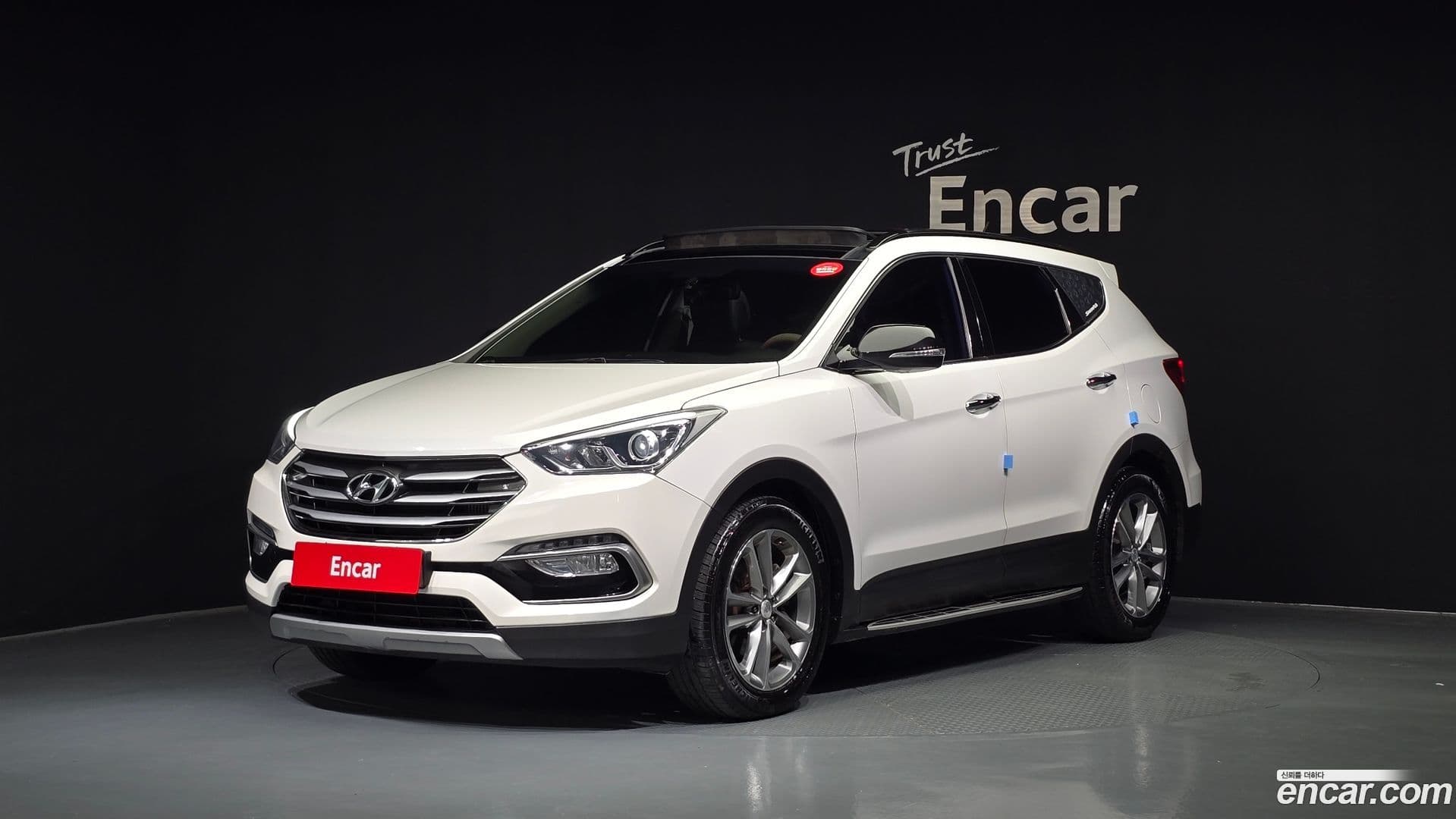 Main__Slider__Photo:Santafe Hyundai 2016.0-0