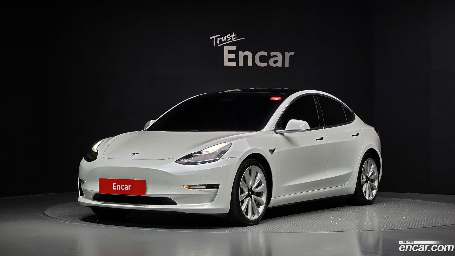 Main__Slider__Photo:Model 3 Tesla 2020.5-0