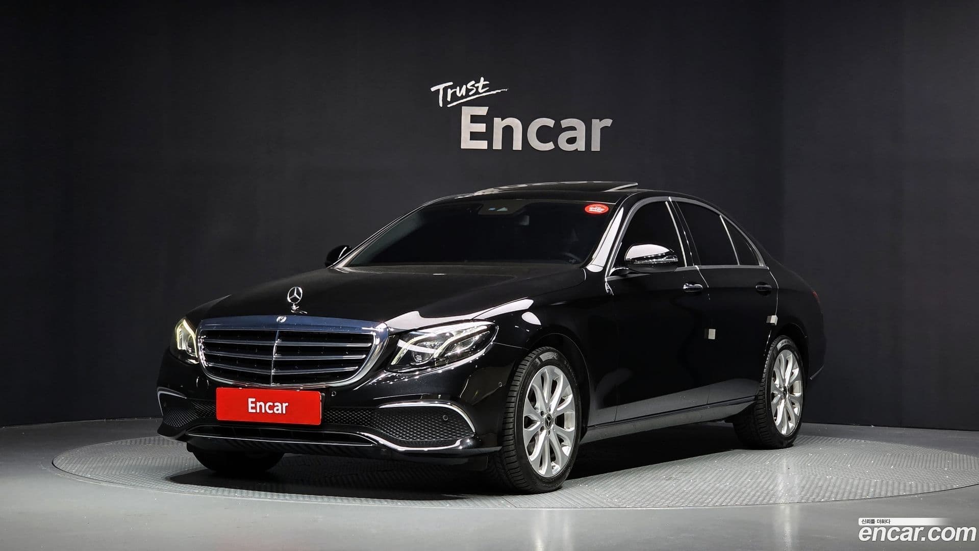 Main__Slider__Photo:E-Class Mercedes-Benz 2020.5-0
