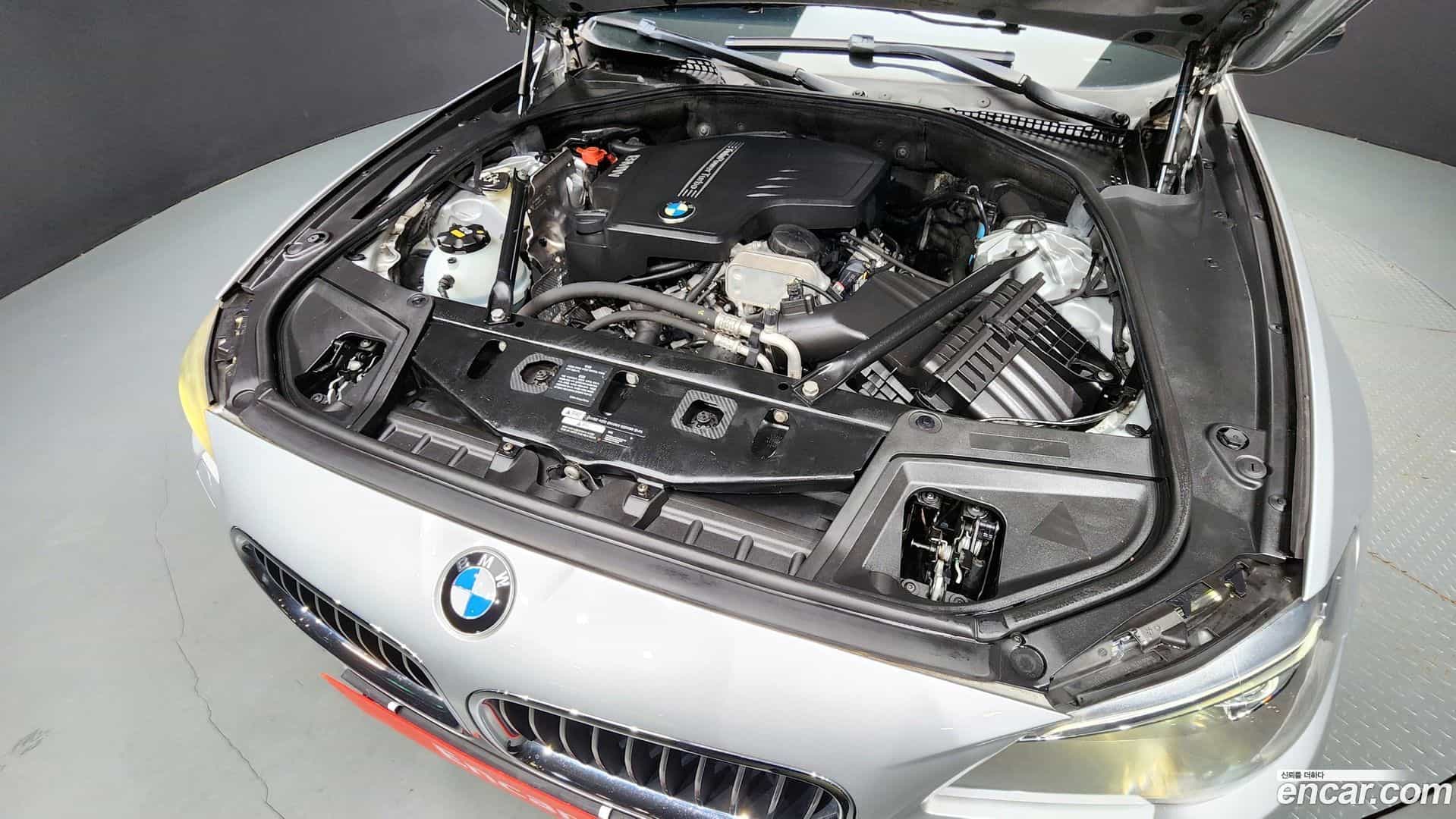 5-Series BMW 2015.6-INNER-006